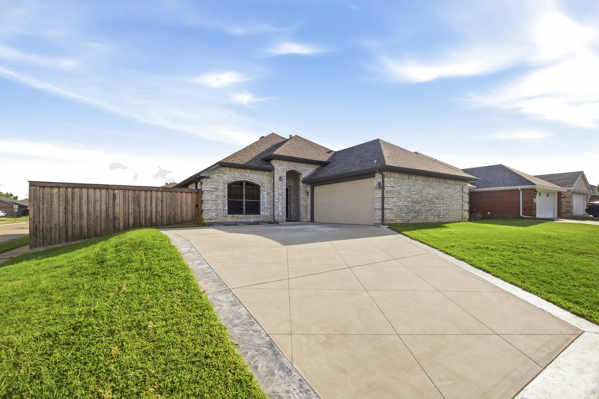 Single Family Residence For Sale in Tarrant County , 9101 Autumn Falls Drive, Fort Worth, Texas 76118, 3 Bedroom, 2 Bathroom, 2 Garage spaces, 1,671 Sqft, built in 2004, mls#21316146, Real Estate Agent in Fort Worth, Homes For Sale in Tarrant county, Homes For Sale in Fort Worth, Realtor in Fort Worth Texas, Real Estate Brokerage Independent Realty Texas, Luminita Cordes Realtor