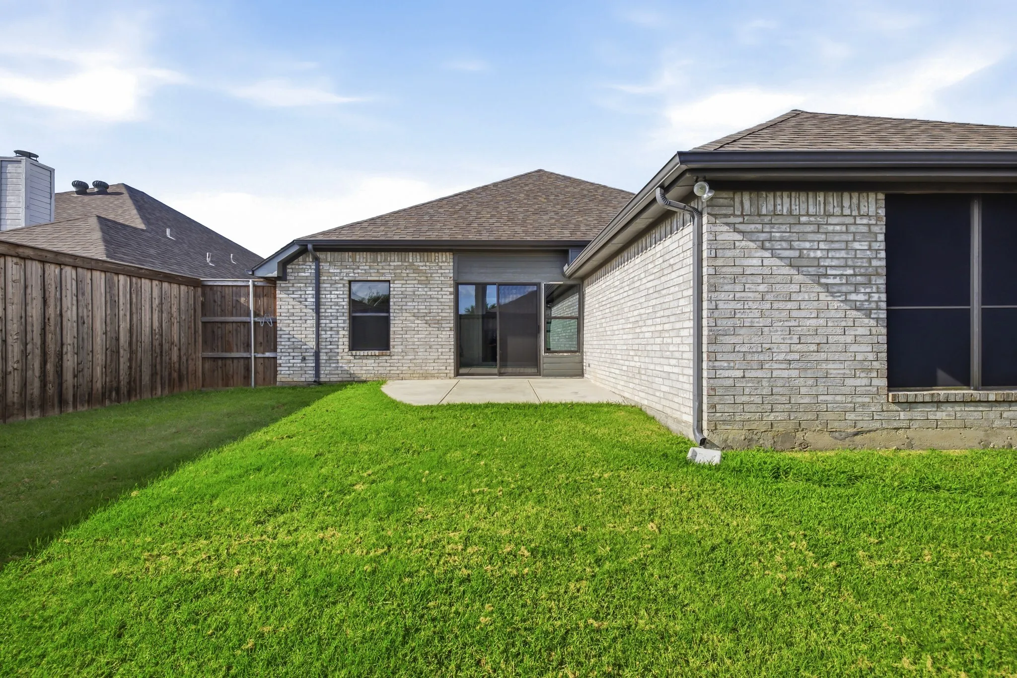 Single Family Residence For Sale in Tarrant County , 9101 Autumn Falls Drive, Fort Worth, Texas 76118, 3 Bedroom, 2 Bathroom, 2 Garage spaces, 1,671 Sqft, built in 2004, mls#21316146, Real Estate Agent in Fort Worth, Homes For Sale in Tarrant county, Homes For Sale in Fort Worth, Realtor in Fort Worth Texas, Real Estate Brokerage Independent Realty Texas, Luminita Cordes Realtor