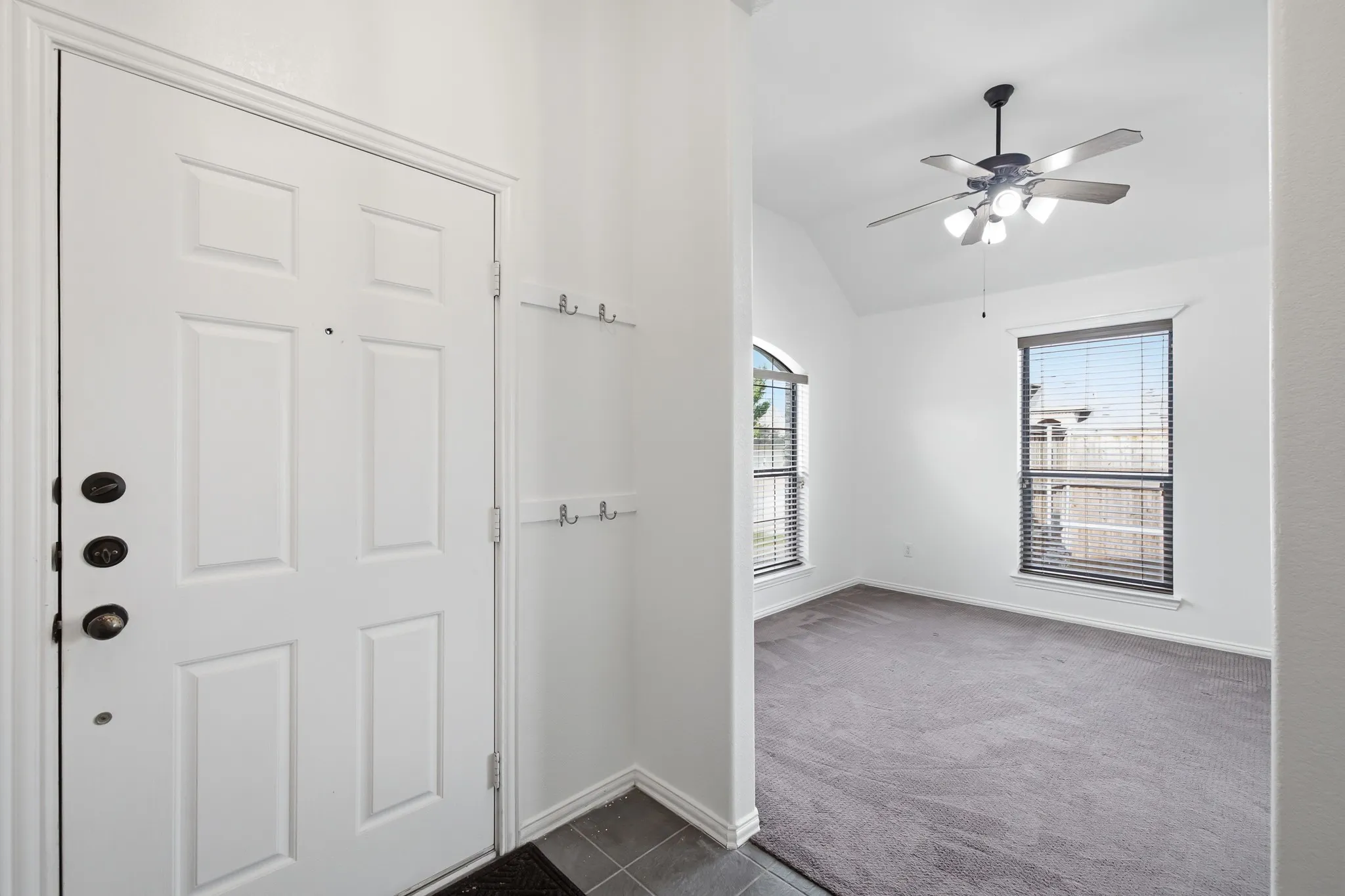 Single Family Residence For Sale in Tarrant County , 9101 Autumn Falls Drive, Fort Worth, Texas 76118, 3 Bedroom, 2 Bathroom, 2 Garage spaces, 1,671 Sqft, built in 2004, mls#21316146, Real Estate Agent in Fort Worth, Homes For Sale in Tarrant county, Homes For Sale in Fort Worth, Realtor in Fort Worth Texas, Real Estate Brokerage Independent Realty Texas, Luminita Cordes Realtor