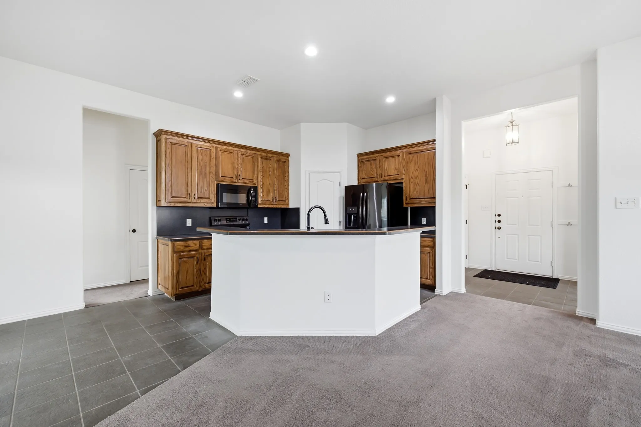Single Family Residence For Sale in Tarrant County , 9101 Autumn Falls Drive, Fort Worth, Texas 76118, 3 Bedroom, 2 Bathroom, 2 Garage spaces, 1,671 Sqft, built in 2004, mls#21316146, Real Estate Agent in Fort Worth, Homes For Sale in Tarrant county, Homes For Sale in Fort Worth, Realtor in Fort Worth Texas, Real Estate Brokerage Independent Realty Texas, Luminita Cordes Realtor