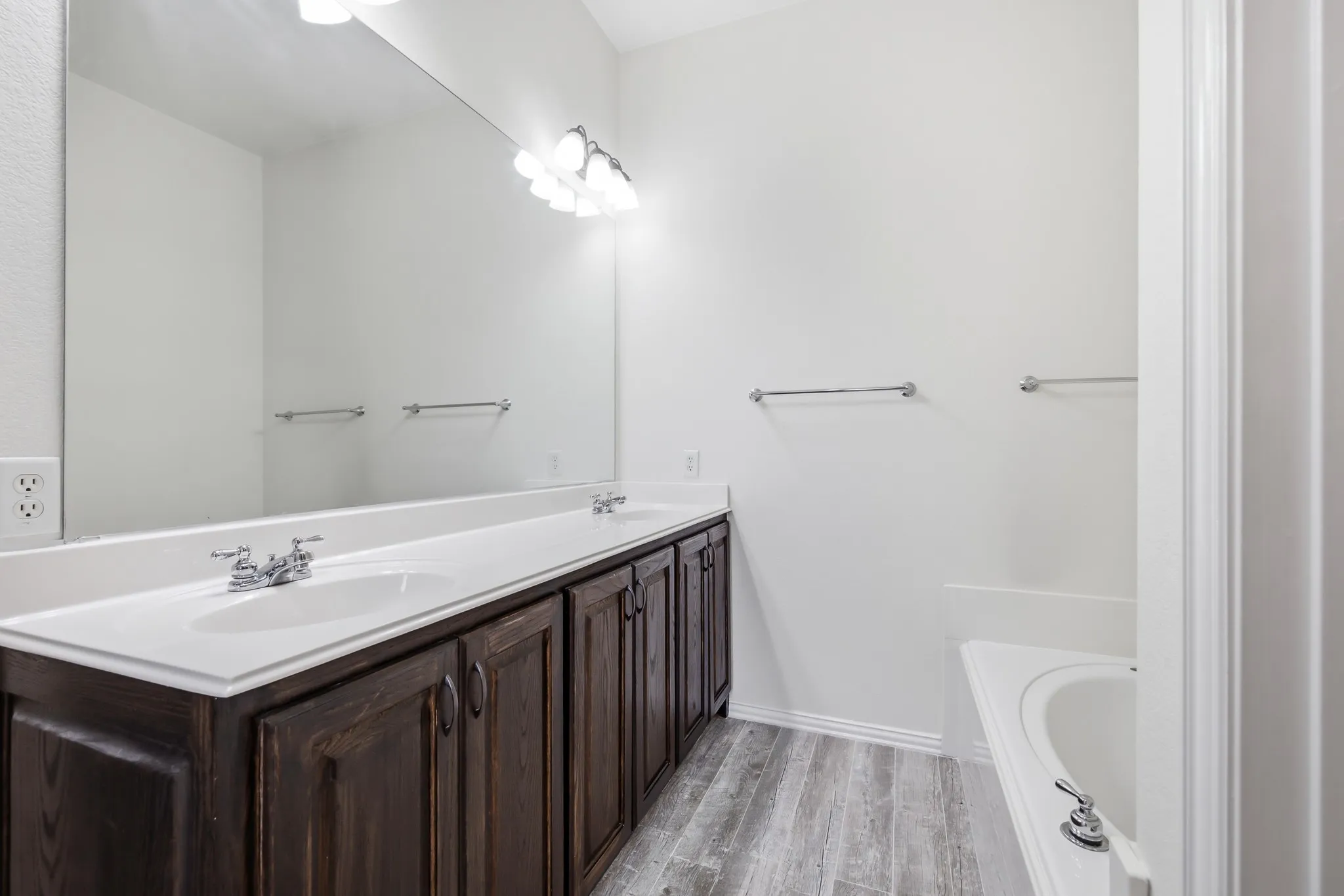 Single Family Residence For Sale in Tarrant County , 9101 Autumn Falls Drive, Fort Worth, Texas 76118, 3 Bedroom, 2 Bathroom, 2 Garage spaces, 1,671 Sqft, built in 2004, mls#21316146, Real Estate Agent in Fort Worth, Homes For Sale in Tarrant county, Homes For Sale in Fort Worth, Realtor in Fort Worth Texas, Real Estate Brokerage Independent Realty Texas, Luminita Cordes Realtor