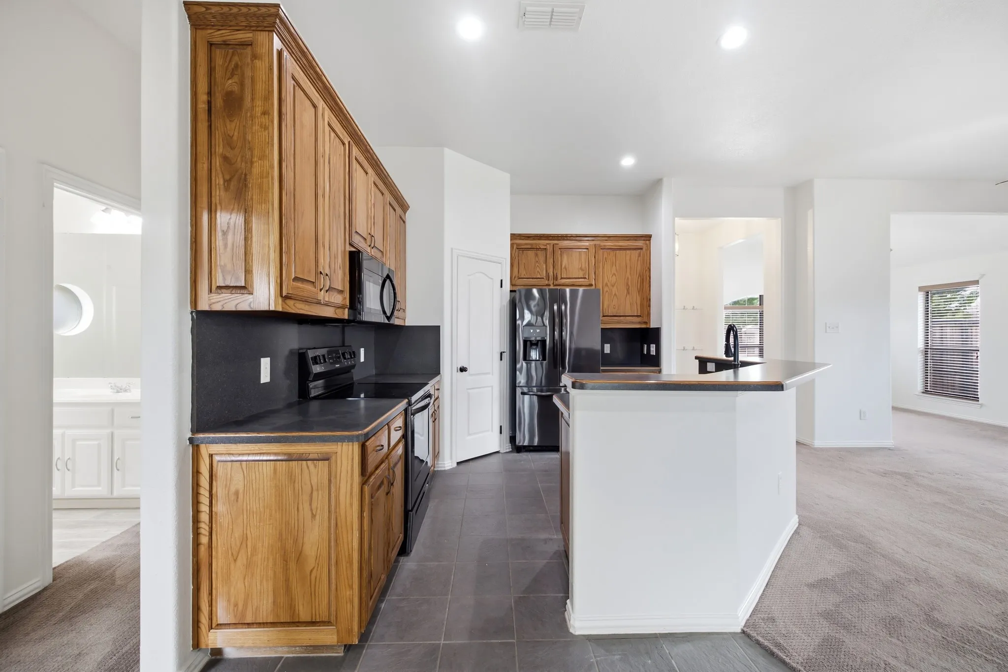 Single Family Residence For Sale in Tarrant County , 9101 Autumn Falls Drive, Fort Worth, Texas 76118, 3 Bedroom, 2 Bathroom, 2 Garage spaces, 1,671 Sqft, built in 2004, mls#21316146, Real Estate Agent in Fort Worth, Homes For Sale in Tarrant county, Homes For Sale in Fort Worth, Realtor in Fort Worth Texas, Real Estate Brokerage Independent Realty Texas, Luminita Cordes Realtor