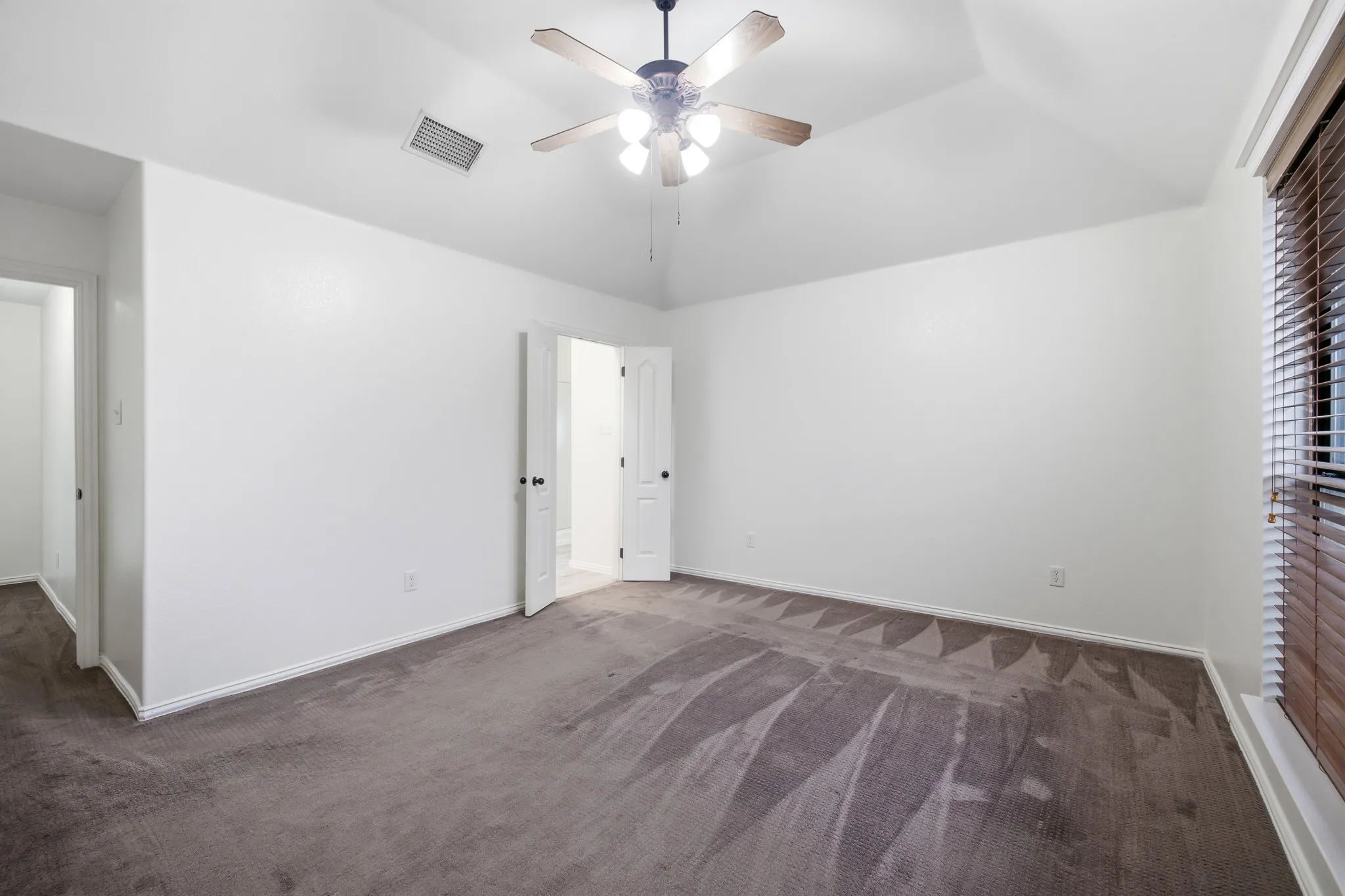 Single Family Residence For Sale in Tarrant County , 9101 Autumn Falls Drive, Fort Worth, Texas 76118, 3 Bedroom, 2 Bathroom, 2 Garage spaces, 1,671 Sqft, built in 2004, mls#21316146, Real Estate Agent in Fort Worth, Homes For Sale in Tarrant county, Homes For Sale in Fort Worth, Realtor in Fort Worth Texas, Real Estate Brokerage Independent Realty Texas, Luminita Cordes Realtor