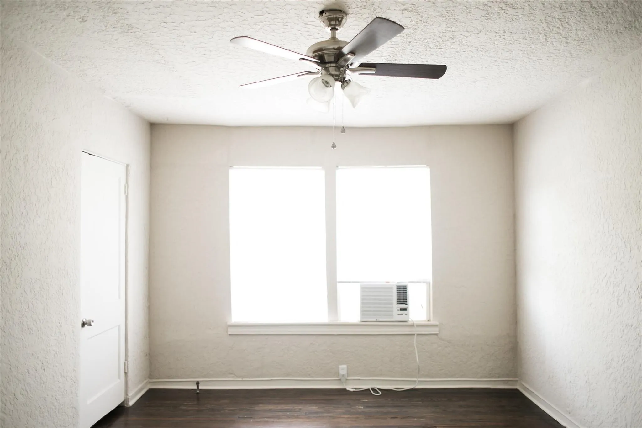 Apartment For Rent in Dallas County , 4107 Herschel Avenue 4, Dallas, Texas 75219, 0, 1 Bathroom, Garage spaces, 500 Sqft, built in 1930, Price $900, mls#21319755, Real Estate Agent in Dallas, Homes For Rent in Dallas county, Homes For Rent in Dallas, Realtor in Dallas Texas, Real Estate Brokerage Independent Realty Texas, Luminita Cordes Realtor