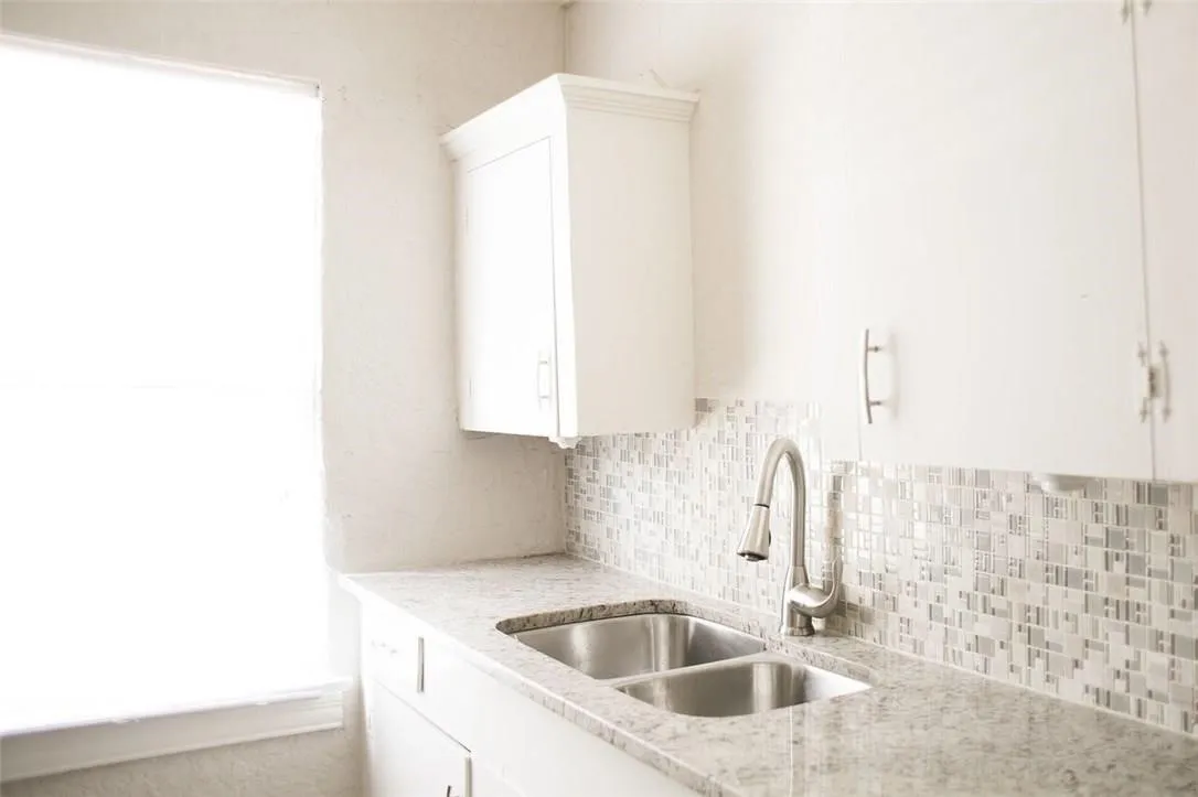 Apartment For Rent in Dallas County , 4107 Herschel Avenue 4, Dallas, Texas 75219, 0, 1 Bathroom, Garage spaces, 500 Sqft, built in 1930, Price $900, mls#21319755, Real Estate Agent in Dallas, Homes For Rent in Dallas county, Homes For Rent in Dallas, Realtor in Dallas Texas, Real Estate Brokerage Independent Realty Texas, Luminita Cordes Realtor