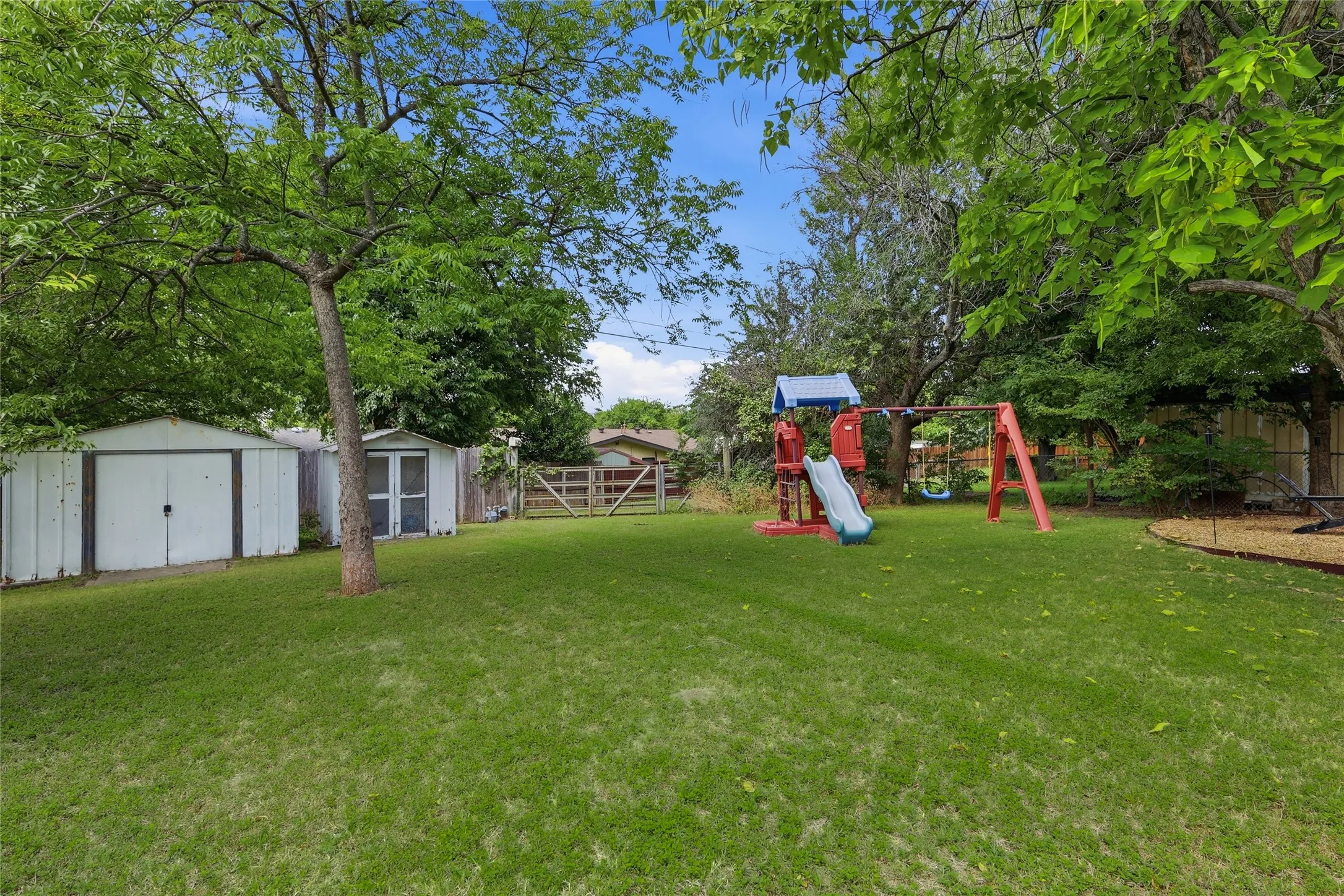Single Family Residence For Sale in Collin County , 3005 18th Street, Plano, Texas 75074, 3 Bedroom, 1 Bathroom, 1 Garage spaces, 1,044 Sqft, built in 1962, mls#21319141, Real Estate Agent in Plano, Homes For Sale in Collin county, Homes For Sale in Plano, Realtor in Plano Texas, Real Estate Brokerage Independent Realty Texas, Luminita Cordes Realtor
