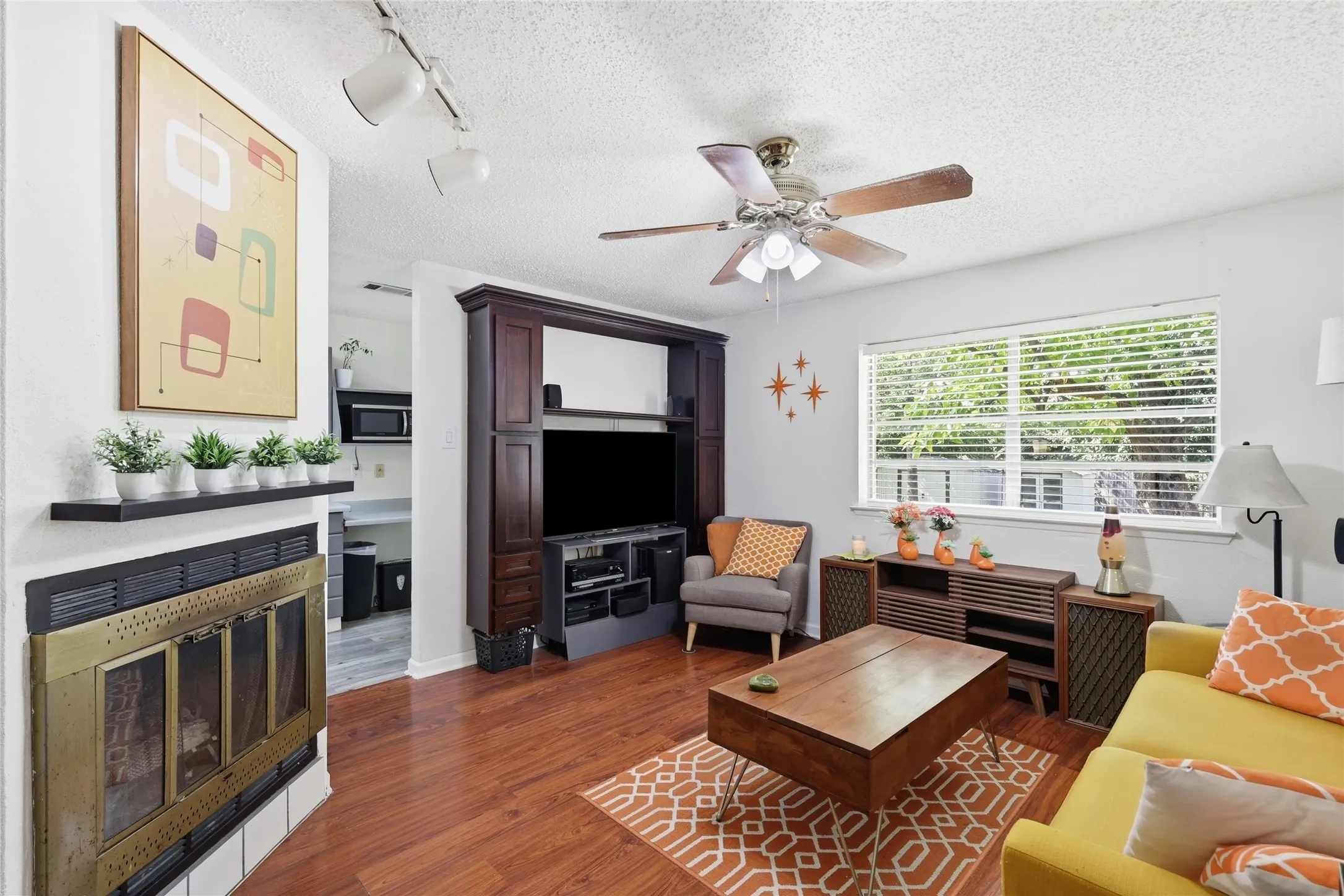 Single Family Residence For Sale in Collin County , 3005 18th Street, Plano, Texas 75074, 3 Bedroom, 1 Bathroom, 1 Garage spaces, 1,044 Sqft, built in 1962, mls#21319141, Real Estate Agent in Plano, Homes For Sale in Collin county, Homes For Sale in Plano, Realtor in Plano Texas, Real Estate Brokerage Independent Realty Texas, Luminita Cordes Realtor