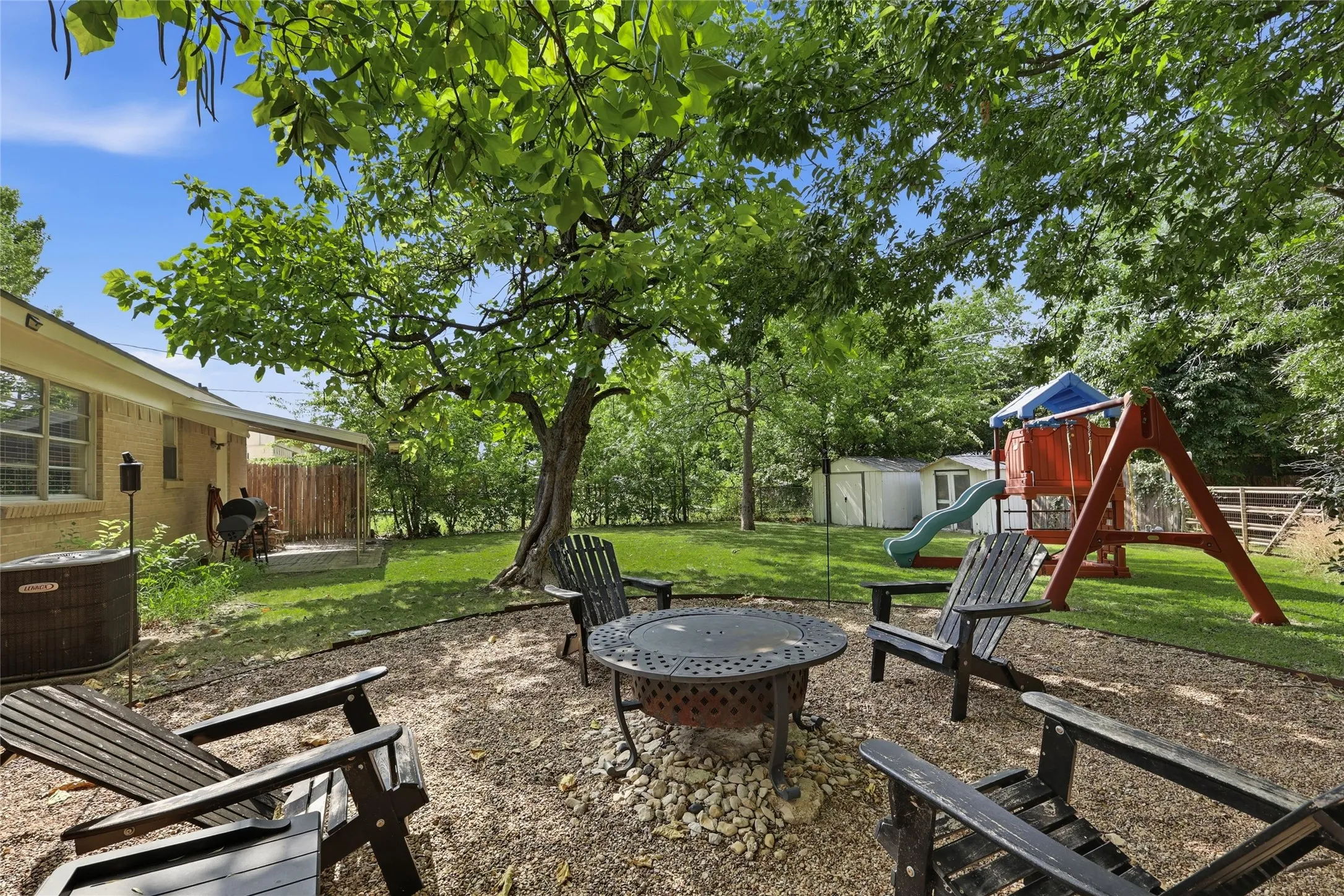 Single Family Residence For Sale in Collin County , 3005 18th Street, Plano, Texas 75074, 3 Bedroom, 1 Bathroom, 1 Garage spaces, 1,044 Sqft, built in 1962, mls#21319141, Real Estate Agent in Plano, Homes For Sale in Collin county, Homes For Sale in Plano, Realtor in Plano Texas, Real Estate Brokerage Independent Realty Texas, Luminita Cordes Realtor