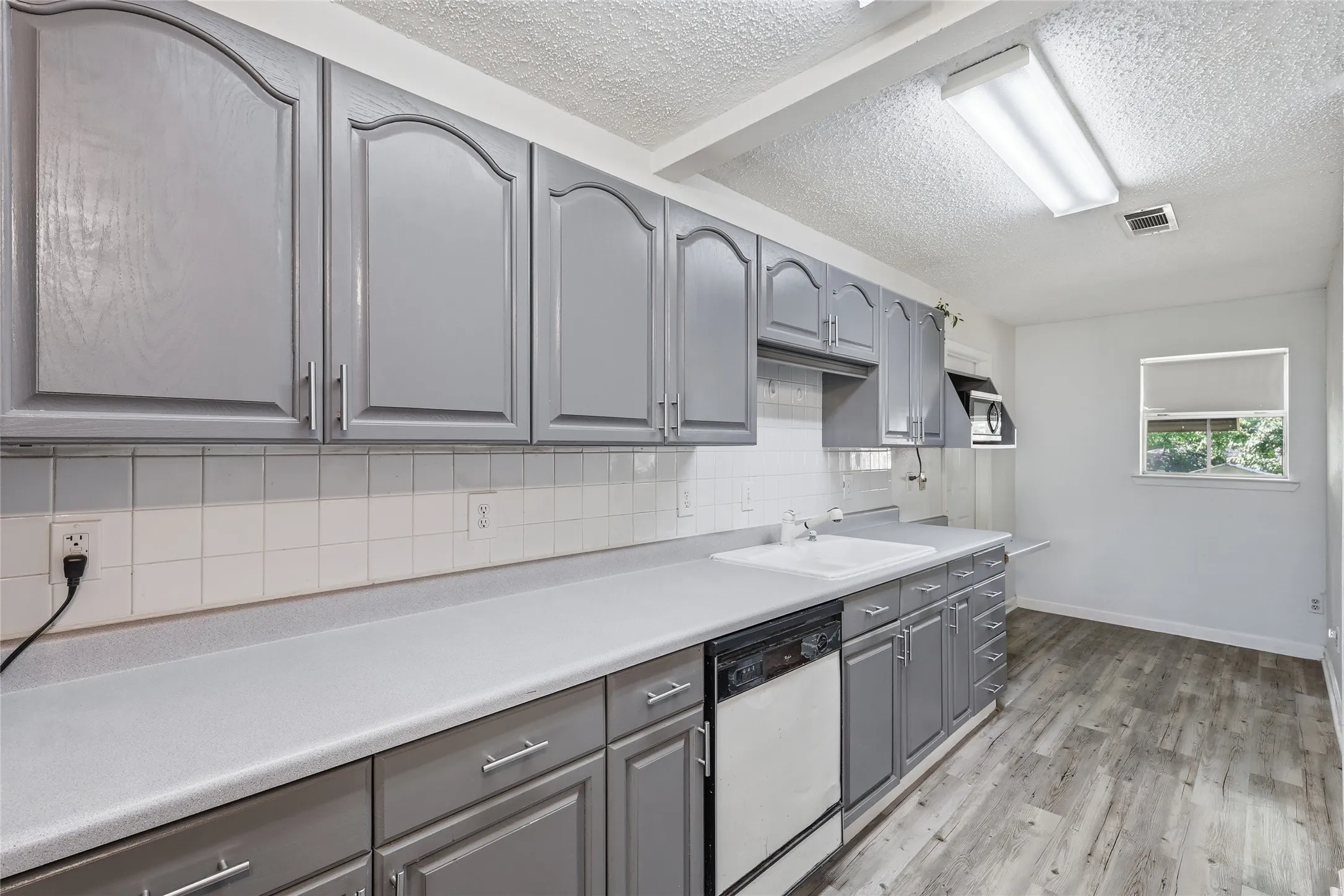 Single Family Residence For Sale in Collin County , 3005 18th Street, Plano, Texas 75074, 3 Bedroom, 1 Bathroom, 1 Garage spaces, 1,044 Sqft, built in 1962, mls#21319141, Real Estate Agent in Plano, Homes For Sale in Collin county, Homes For Sale in Plano, Realtor in Plano Texas, Real Estate Brokerage Independent Realty Texas, Luminita Cordes Realtor