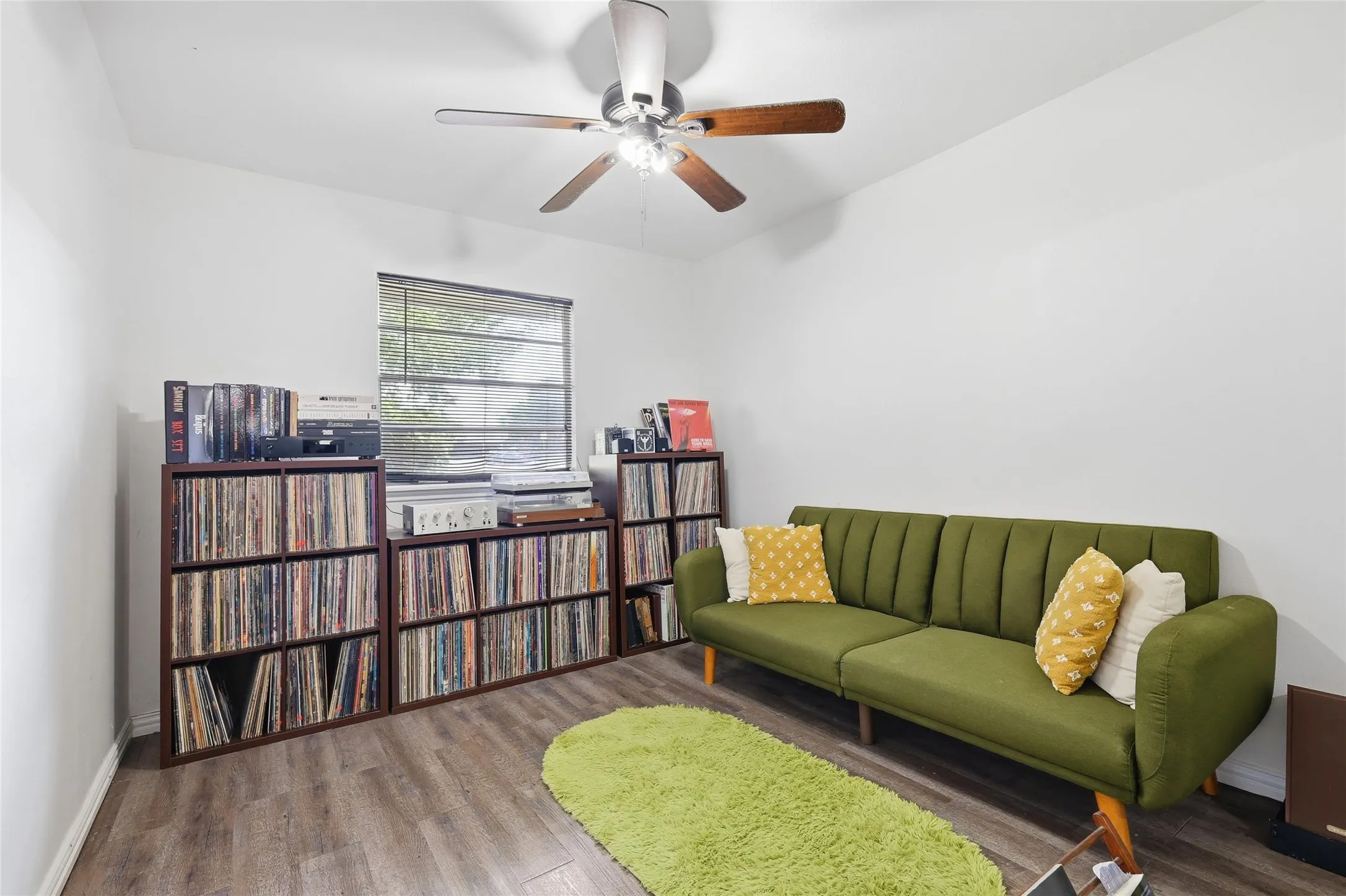 Single Family Residence For Sale in Collin County , 3005 18th Street, Plano, Texas 75074, 3 Bedroom, 1 Bathroom, 1 Garage spaces, 1,044 Sqft, built in 1962, mls#21319141, Real Estate Agent in Plano, Homes For Sale in Collin county, Homes For Sale in Plano, Realtor in Plano Texas, Real Estate Brokerage Independent Realty Texas, Luminita Cordes Realtor