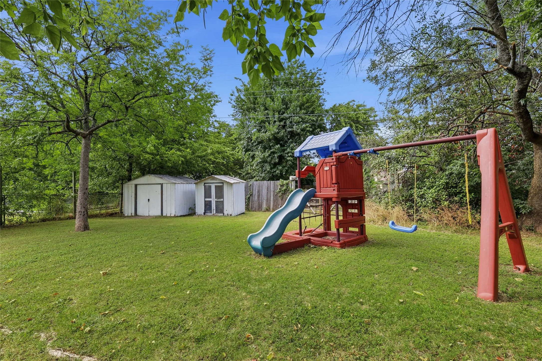 Single Family Residence For Sale in Collin County , 3005 18th Street, Plano, Texas 75074, 3 Bedroom, 1 Bathroom, 1 Garage spaces, 1,044 Sqft, built in 1962, mls#21319141, Real Estate Agent in Plano, Homes For Sale in Collin county, Homes For Sale in Plano, Realtor in Plano Texas, Real Estate Brokerage Independent Realty Texas, Luminita Cordes Realtor
