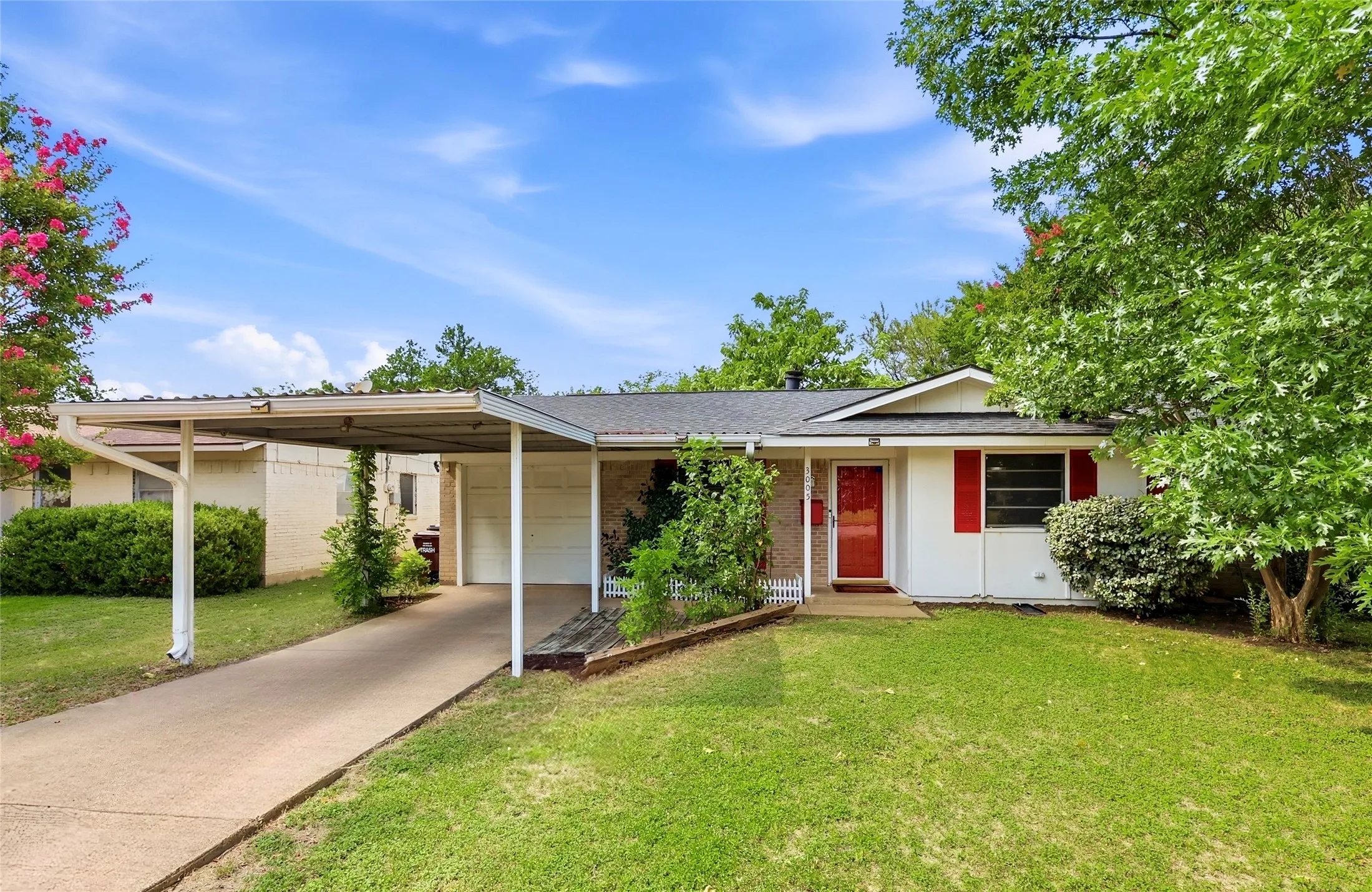 Single Family Residence For Sale in Collin County , 3005 18th Street, Plano, Texas 75074, 3 Bedroom, 1 Bathroom, 1 Garage spaces, 1,044 Sqft, built in 1962, mls#21319141, Real Estate Agent in Plano, Homes For Sale in Collin county, Homes For Sale in Plano, Realtor in Plano Texas, Real Estate Brokerage Independent Realty Texas, Luminita Cordes Realtor