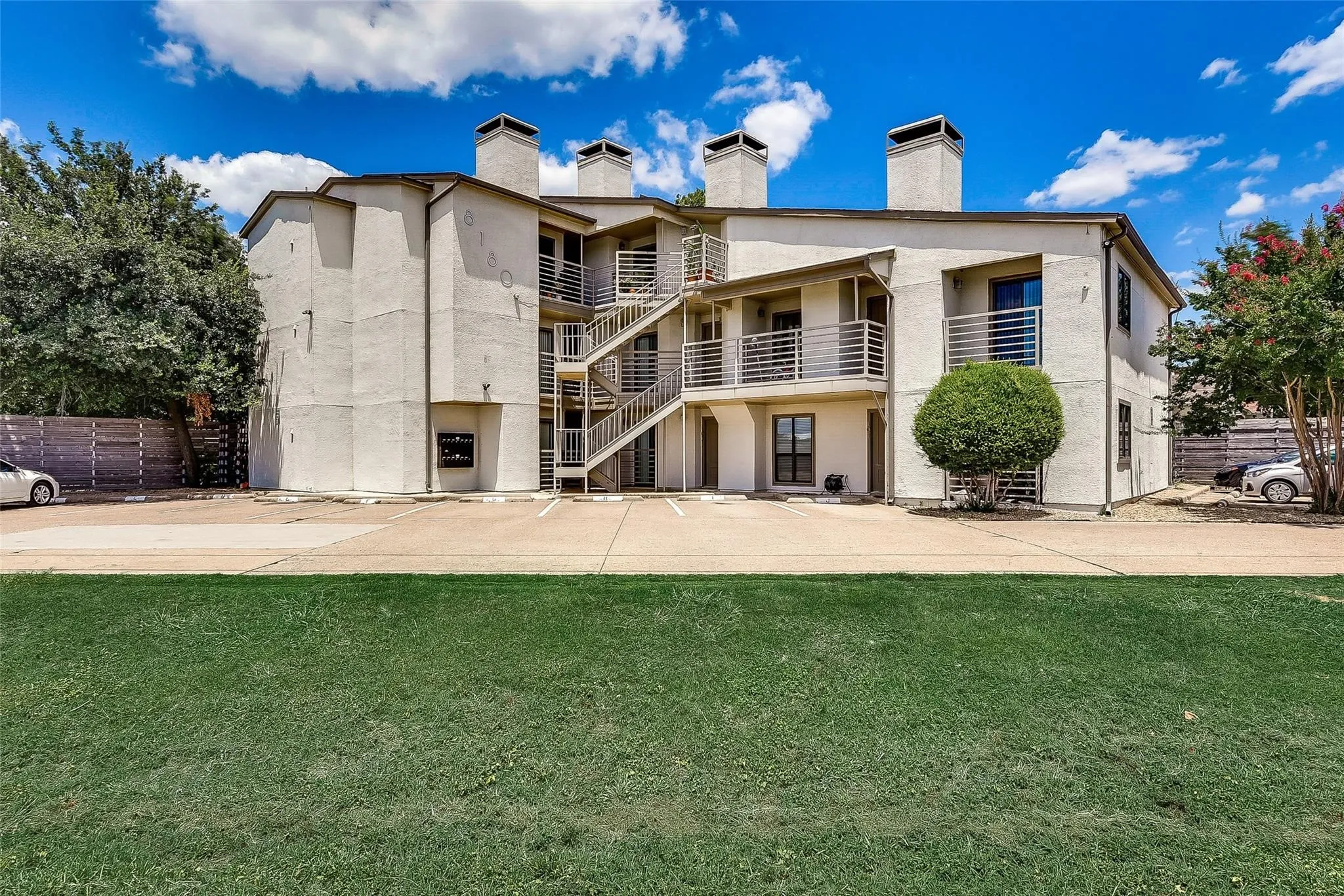 Apartment For Rent in Dallas County , 8180 Lemmon Avenue 204, Dallas, Texas 75209, 1 Bedroom, 1 Bathroom, Garage spaces, 600 Sqft, built in 1984, Price $1,025, mls#21319777, Real Estate Agent in Dallas, Homes For Rent in Dallas county, Homes For Rent in Dallas, Realtor in Dallas Texas, Real Estate Brokerage Independent Realty Texas, Luminita Cordes Realtor