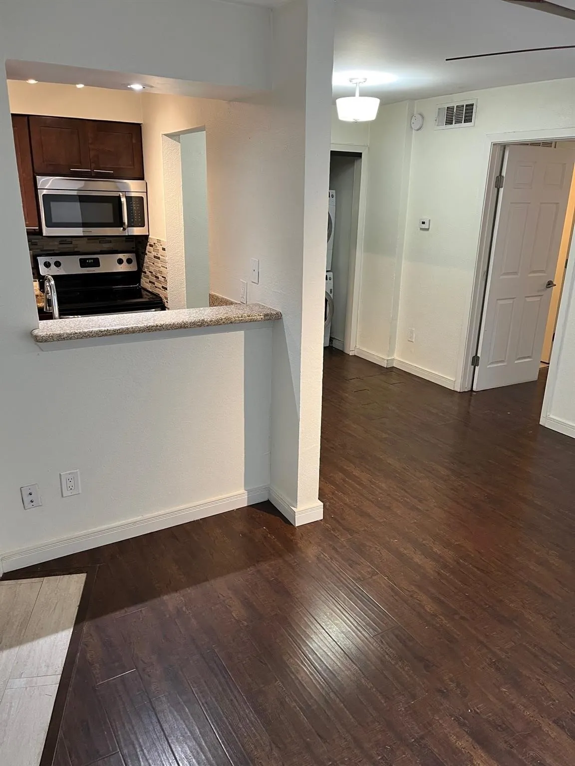 Apartment For Rent in Dallas County , 8180 Lemmon Avenue 204, Dallas, Texas 75209, 1 Bedroom, 1 Bathroom, Garage spaces, 600 Sqft, built in 1984, Price $1,025, mls#21319777, Real Estate Agent in Dallas, Homes For Rent in Dallas county, Homes For Rent in Dallas, Realtor in Dallas Texas, Real Estate Brokerage Independent Realty Texas, Luminita Cordes Realtor
