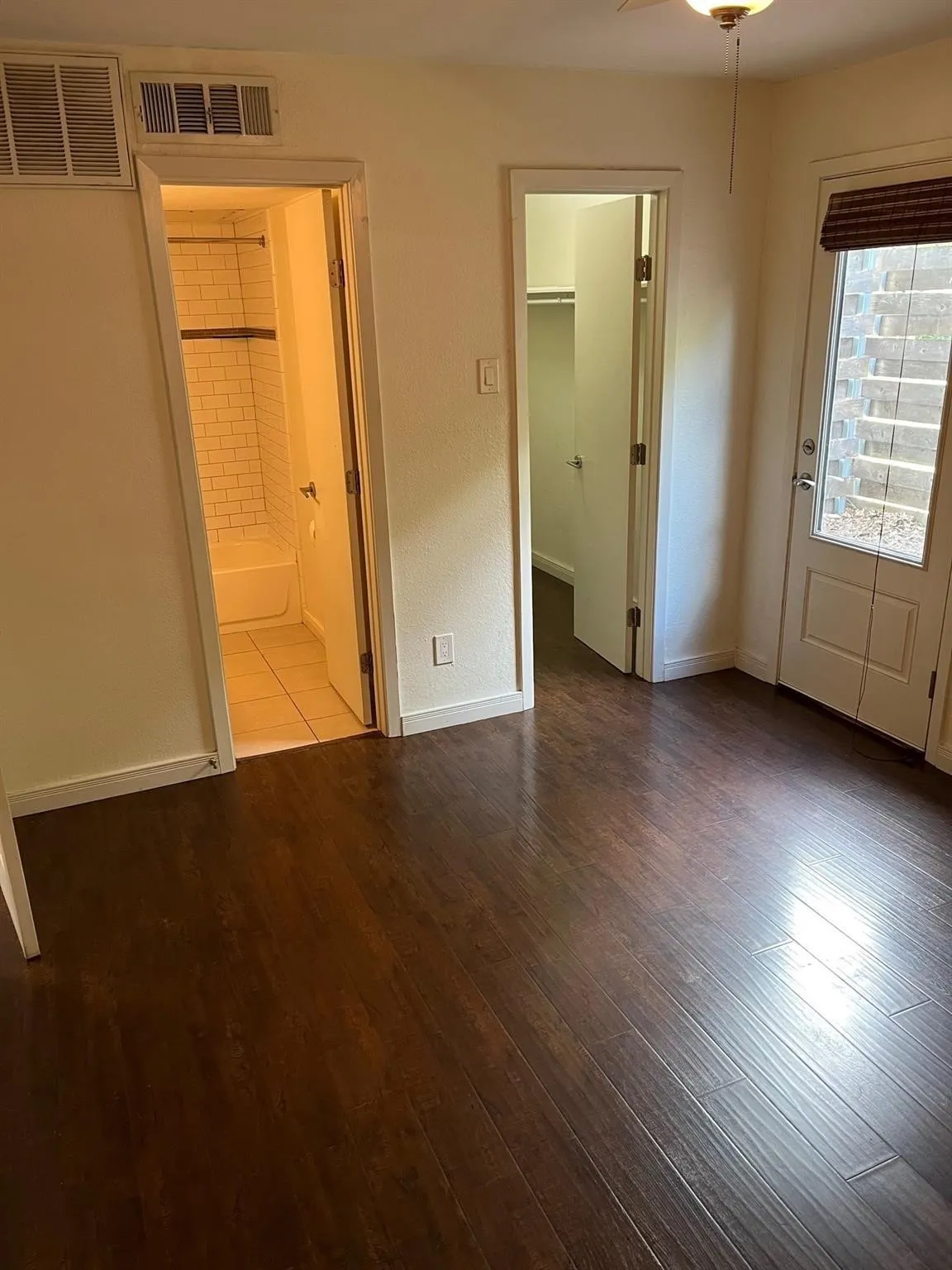 Apartment For Rent in Dallas County , 8180 Lemmon Avenue 204, Dallas, Texas 75209, 1 Bedroom, 1 Bathroom, Garage spaces, 600 Sqft, built in 1984, Price $1,025, mls#21319777, Real Estate Agent in Dallas, Homes For Rent in Dallas county, Homes For Rent in Dallas, Realtor in Dallas Texas, Real Estate Brokerage Independent Realty Texas, Luminita Cordes Realtor