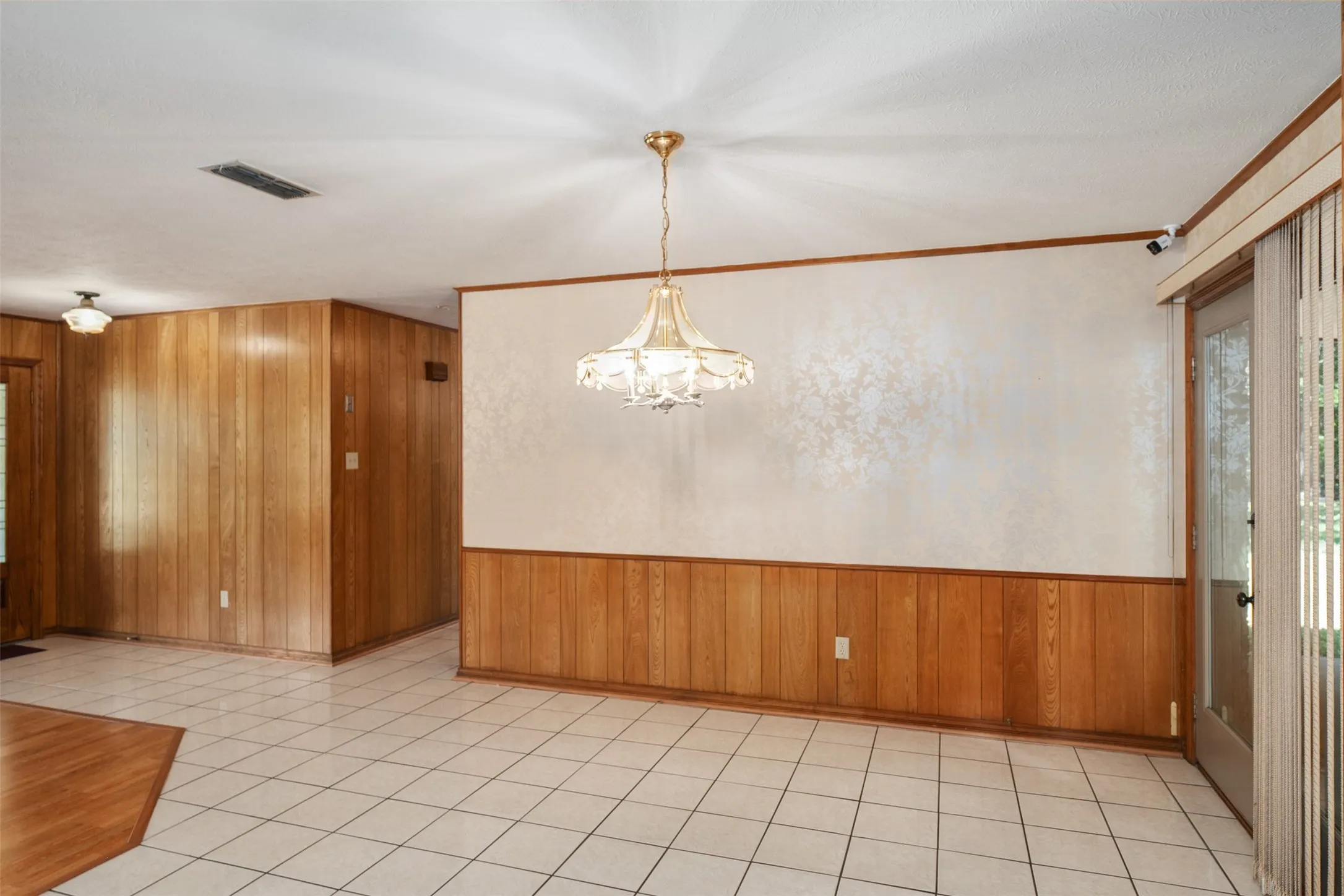Single Family Residence For Sale in Van Zandt County , 741 VZ County Road 4134, Canton, Texas 75103, 3 Bedroom, 1 Bathroom, 2 Garage spaces, 1,491 Sqft, built in 1984, mls#21318274, Real Estate Agent in Canton, Homes For Sale in Van Zandt county, Homes For Sale in Canton, Realtor in Canton Texas, Real Estate Brokerage Independent Realty Texas, Luminita Cordes Realtor