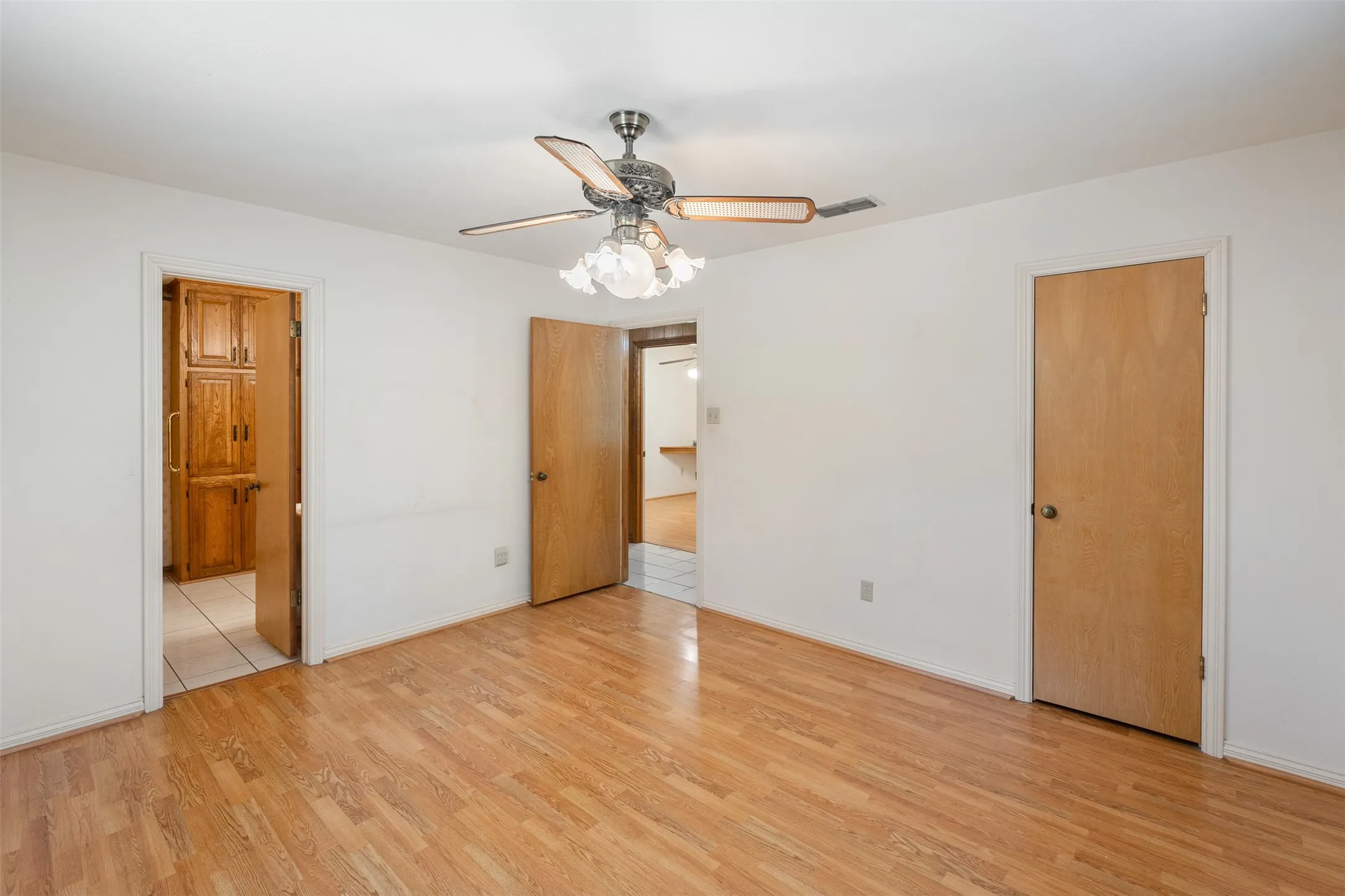 Single Family Residence For Sale in Van Zandt County , 741 VZ County Road 4134, Canton, Texas 75103, 3 Bedroom, 1 Bathroom, 2 Garage spaces, 1,491 Sqft, built in 1984, mls#21318274, Real Estate Agent in Canton, Homes For Sale in Van Zandt county, Homes For Sale in Canton, Realtor in Canton Texas, Real Estate Brokerage Independent Realty Texas, Luminita Cordes Realtor