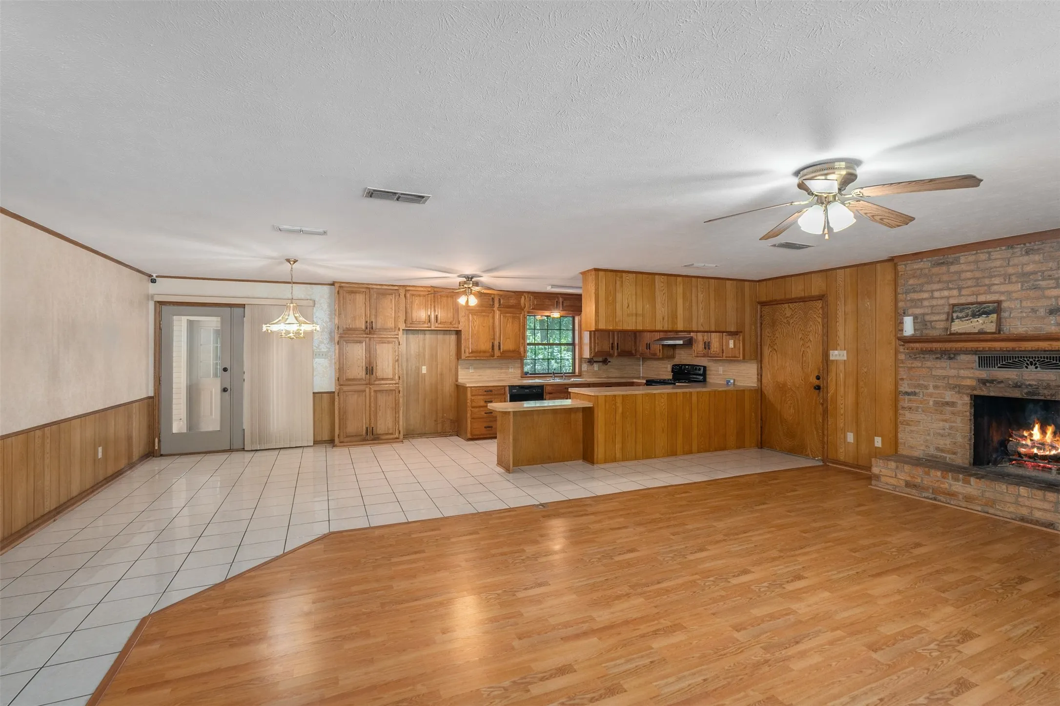 Single Family Residence For Sale in Van Zandt County , 741 VZ County Road 4134, Canton, Texas 75103, 3 Bedroom, 1 Bathroom, 2 Garage spaces, 1,491 Sqft, built in 1984, mls#21318274, Real Estate Agent in Canton, Homes For Sale in Van Zandt county, Homes For Sale in Canton, Realtor in Canton Texas, Real Estate Brokerage Independent Realty Texas, Luminita Cordes Realtor