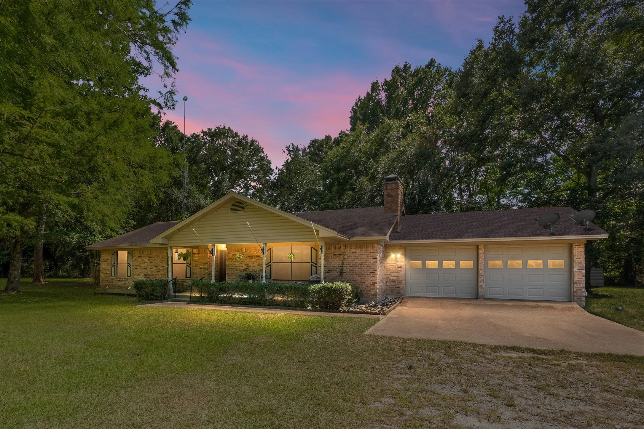 Single Family Residence For Sale in Van Zandt County , 741 VZ County Road 4134, Canton, Texas 75103, 3 Bedroom, 1 Bathroom, 2 Garage spaces, 1,491 Sqft, built in 1984, mls#21318274, Real Estate Agent in Canton, Homes For Sale in Van Zandt county, Homes For Sale in Canton, Realtor in Canton Texas, Real Estate Brokerage Independent Realty Texas, Luminita Cordes Realtor