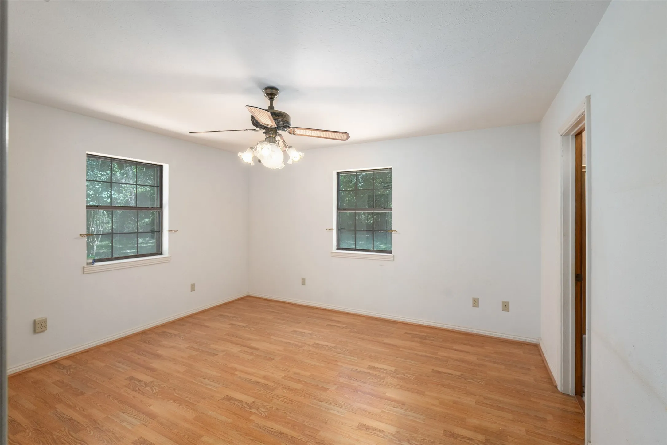 Single Family Residence For Sale in Van Zandt County , 741 VZ County Road 4134, Canton, Texas 75103, 3 Bedroom, 1 Bathroom, 2 Garage spaces, 1,491 Sqft, built in 1984, mls#21318274, Real Estate Agent in Canton, Homes For Sale in Van Zandt county, Homes For Sale in Canton, Realtor in Canton Texas, Real Estate Brokerage Independent Realty Texas, Luminita Cordes Realtor