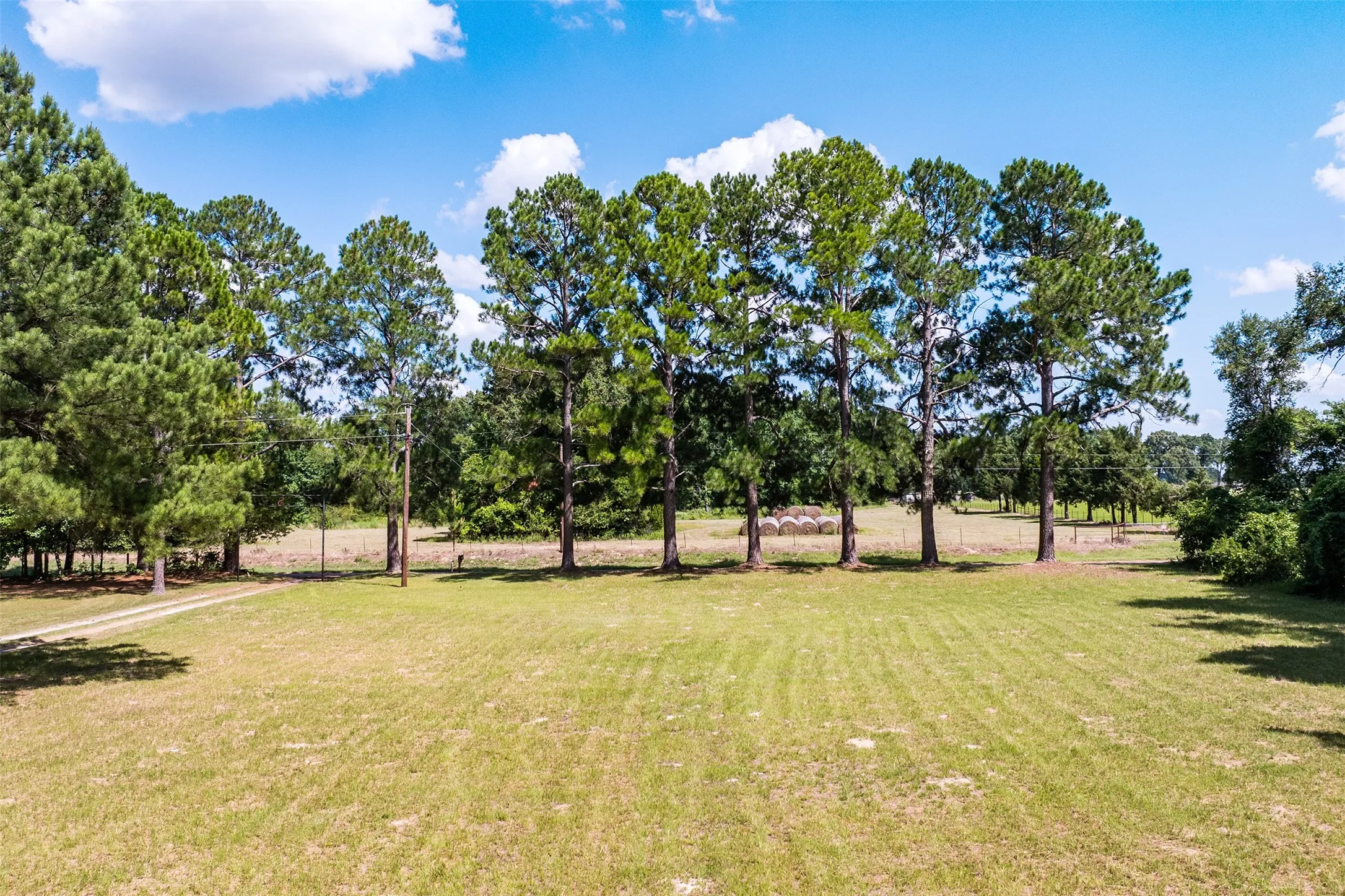 Single Family Residence For Sale in Van Zandt County , 741 VZ County Road 4134, Canton, Texas 75103, 3 Bedroom, 1 Bathroom, 2 Garage spaces, 1,491 Sqft, built in 1984, mls#21318274, Real Estate Agent in Canton, Homes For Sale in Van Zandt county, Homes For Sale in Canton, Realtor in Canton Texas, Real Estate Brokerage Independent Realty Texas, Luminita Cordes Realtor