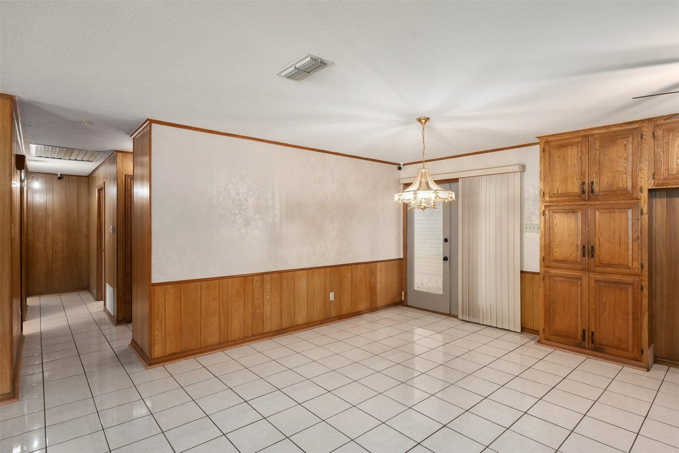 Single Family Residence For Sale in Van Zandt County , 741 VZ County Road 4134, Canton, Texas 75103, 3 Bedroom, 1 Bathroom, 2 Garage spaces, 1,491 Sqft, built in 1984, mls#21318274, Real Estate Agent in Canton, Homes For Sale in Van Zandt county, Homes For Sale in Canton, Realtor in Canton Texas, Real Estate Brokerage Independent Realty Texas, Luminita Cordes Realtor