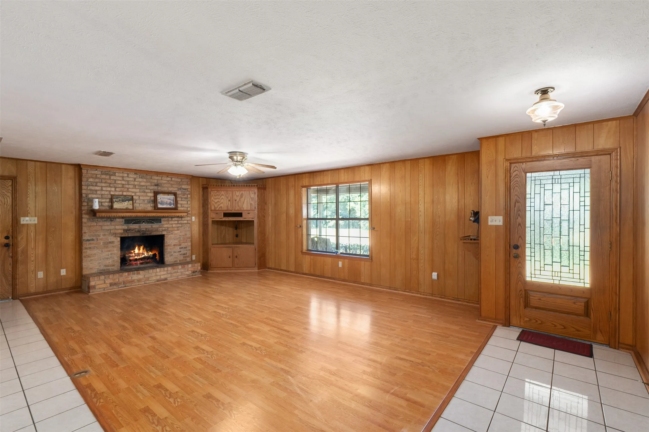 Single Family Residence For Sale in Van Zandt County , 741 VZ County Road 4134, Canton, Texas 75103, 3 Bedroom, 1 Bathroom, 2 Garage spaces, 1,491 Sqft, built in 1984, mls#21318274, Real Estate Agent in Canton, Homes For Sale in Van Zandt county, Homes For Sale in Canton, Realtor in Canton Texas, Real Estate Brokerage Independent Realty Texas, Luminita Cordes Realtor