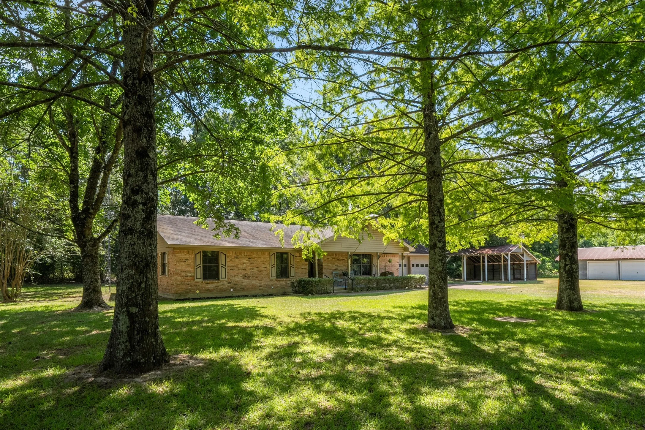 Single Family Residence For Sale in Van Zandt County , 741 VZ County Road 4134, Canton, Texas 75103, 3 Bedroom, 1 Bathroom, 2 Garage spaces, 1,491 Sqft, built in 1984, mls#21318274, Real Estate Agent in Canton, Homes For Sale in Van Zandt county, Homes For Sale in Canton, Realtor in Canton Texas, Real Estate Brokerage Independent Realty Texas, Luminita Cordes Realtor