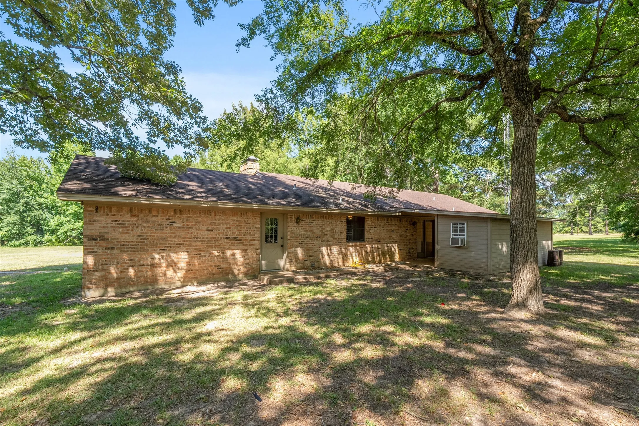 Single Family Residence For Sale in Van Zandt County , 741 VZ County Road 4134, Canton, Texas 75103, 3 Bedroom, 1 Bathroom, 2 Garage spaces, 1,491 Sqft, built in 1984, mls#21318274, Real Estate Agent in Canton, Homes For Sale in Van Zandt county, Homes For Sale in Canton, Realtor in Canton Texas, Real Estate Brokerage Independent Realty Texas, Luminita Cordes Realtor