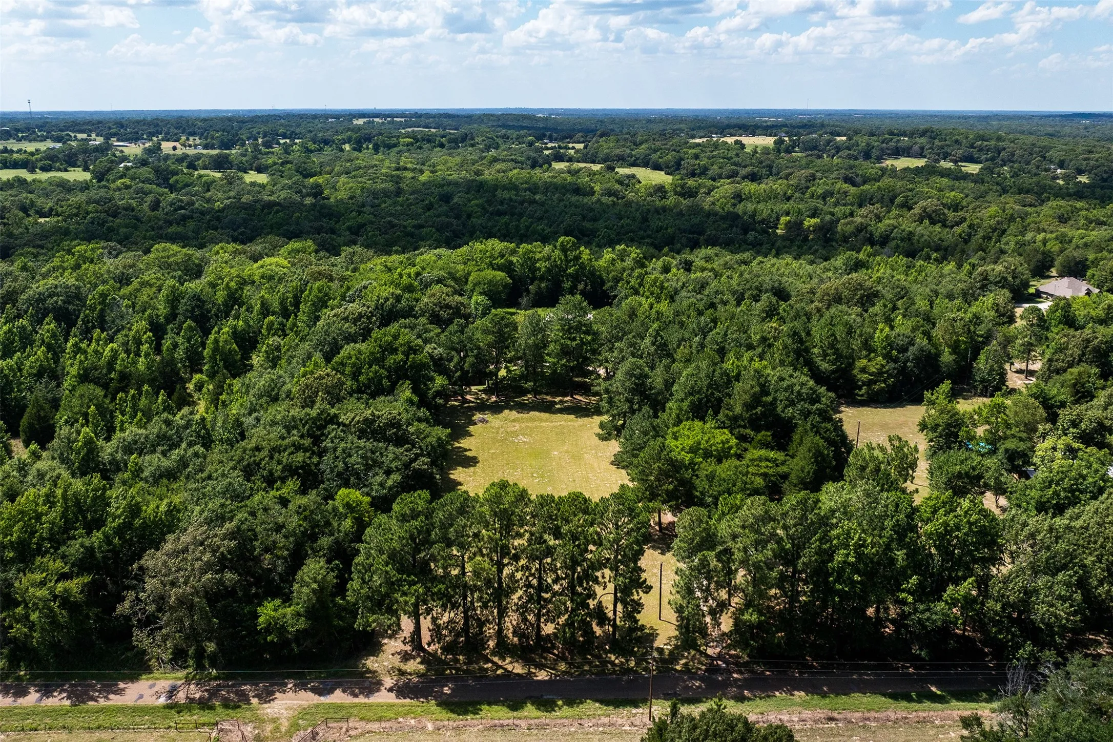 Single Family Residence For Sale in Van Zandt County , 741 VZ County Road 4134, Canton, Texas 75103, 3 Bedroom, 1 Bathroom, 2 Garage spaces, 1,491 Sqft, built in 1984, mls#21318274, Real Estate Agent in Canton, Homes For Sale in Van Zandt county, Homes For Sale in Canton, Realtor in Canton Texas, Real Estate Brokerage Independent Realty Texas, Luminita Cordes Realtor
