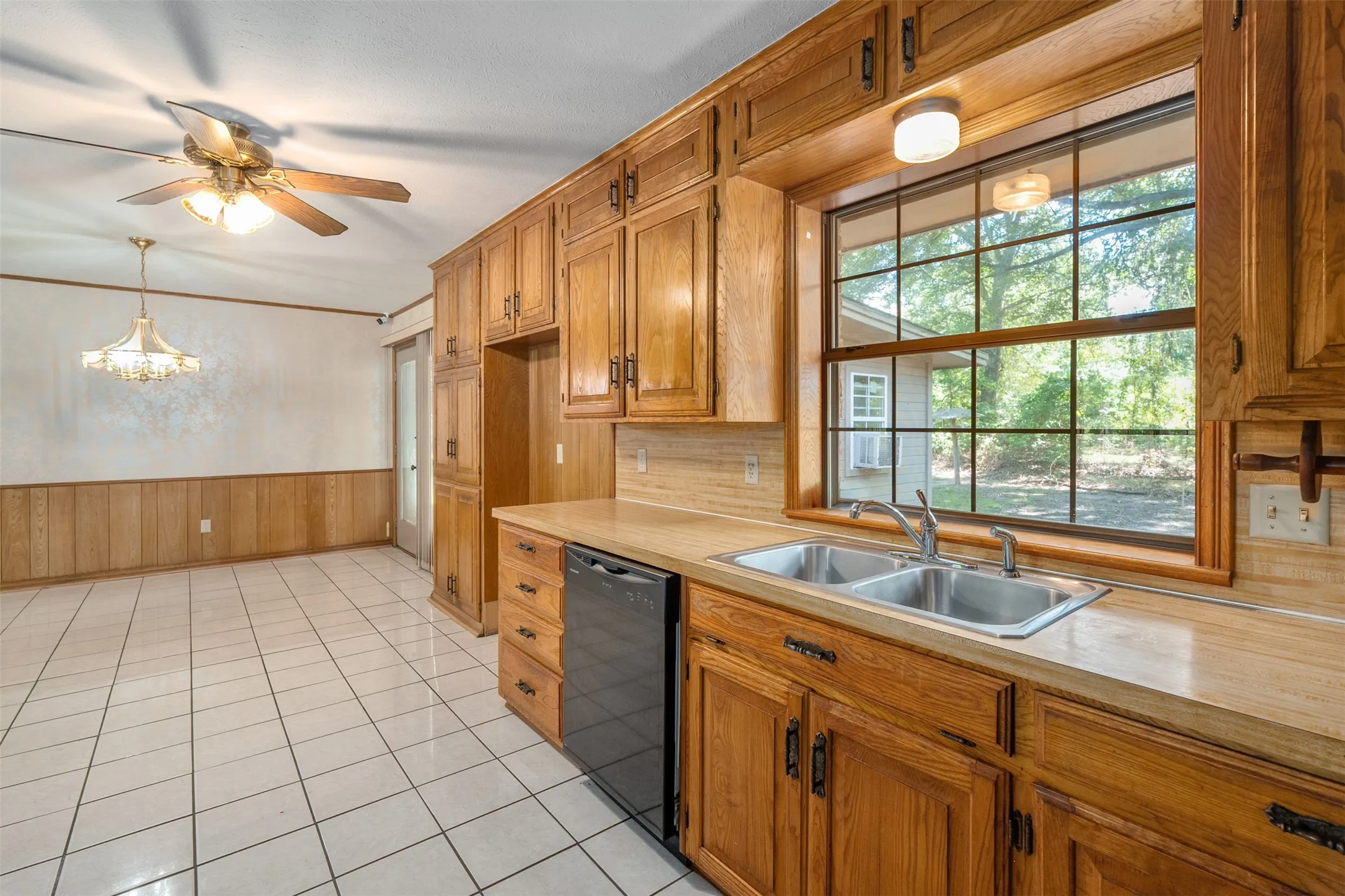 Single Family Residence For Sale in Van Zandt County , 741 VZ County Road 4134, Canton, Texas 75103, 3 Bedroom, 1 Bathroom, 2 Garage spaces, 1,491 Sqft, built in 1984, mls#21318274, Real Estate Agent in Canton, Homes For Sale in Van Zandt county, Homes For Sale in Canton, Realtor in Canton Texas, Real Estate Brokerage Independent Realty Texas, Luminita Cordes Realtor