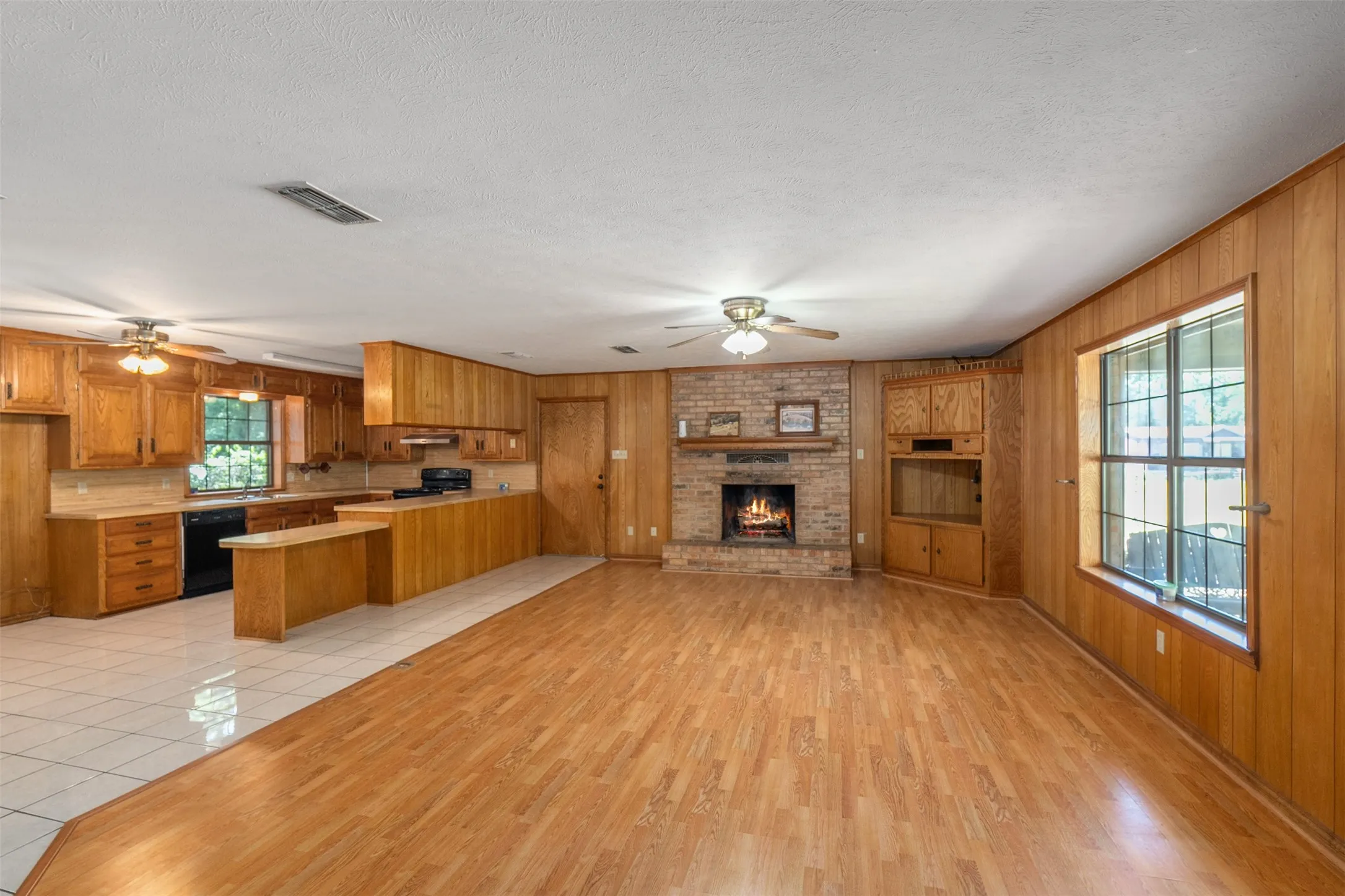 Single Family Residence For Sale in Van Zandt County , 741 VZ County Road 4134, Canton, Texas 75103, 3 Bedroom, 1 Bathroom, 2 Garage spaces, 1,491 Sqft, built in 1984, mls#21318274, Real Estate Agent in Canton, Homes For Sale in Van Zandt county, Homes For Sale in Canton, Realtor in Canton Texas, Real Estate Brokerage Independent Realty Texas, Luminita Cordes Realtor