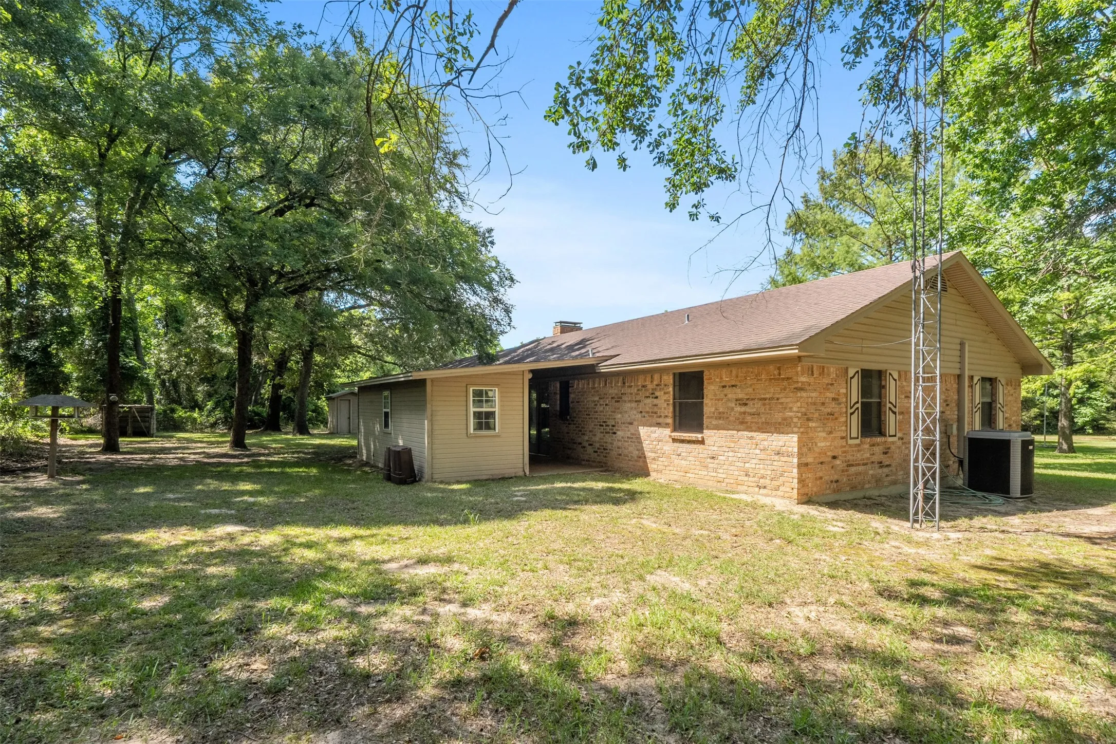 Single Family Residence For Sale in Van Zandt County , 741 VZ County Road 4134, Canton, Texas 75103, 3 Bedroom, 1 Bathroom, 2 Garage spaces, 1,491 Sqft, built in 1984, mls#21318274, Real Estate Agent in Canton, Homes For Sale in Van Zandt county, Homes For Sale in Canton, Realtor in Canton Texas, Real Estate Brokerage Independent Realty Texas, Luminita Cordes Realtor