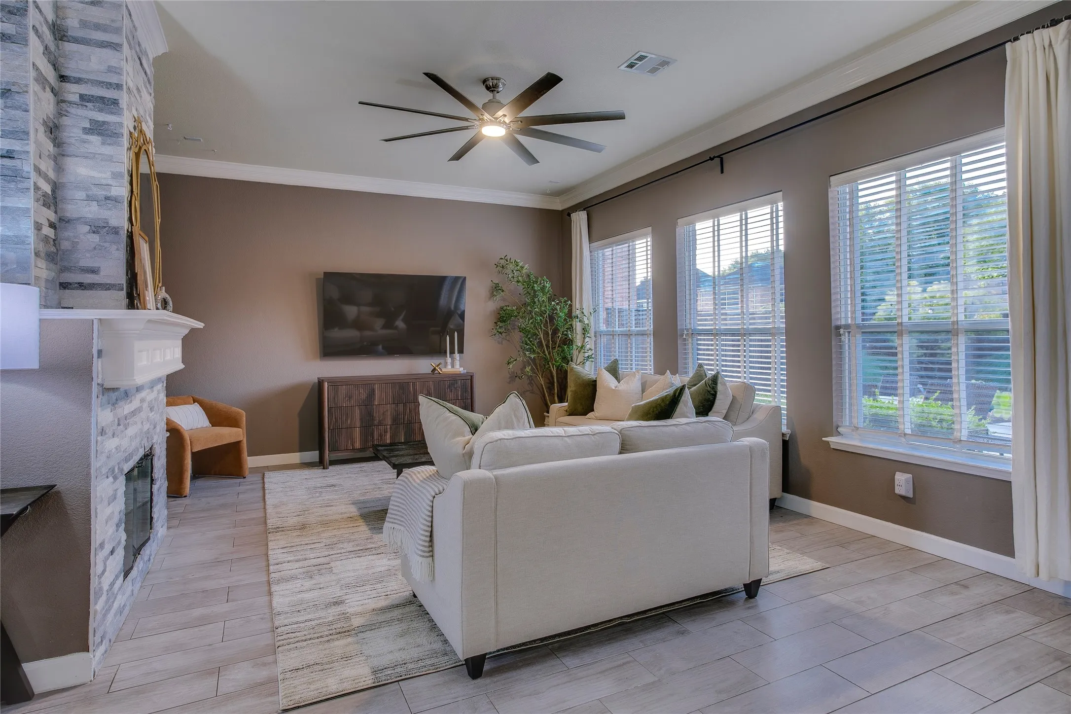 Single Family Residence For Sale in Denton County , 1040 Churchill Drive, Frisco, Texas 75036, 5 Bedroom, 3 Bathroom, 2 Garage spaces, 3,177 Sqft, built in 2001, mls#21313859, Real Estate Agent in Frisco, Homes For Sale in Denton county, Homes For Sale in Frisco, Realtor in Frisco Texas, Real Estate Brokerage Independent Realty Texas, Luminita Cordes Realtor
