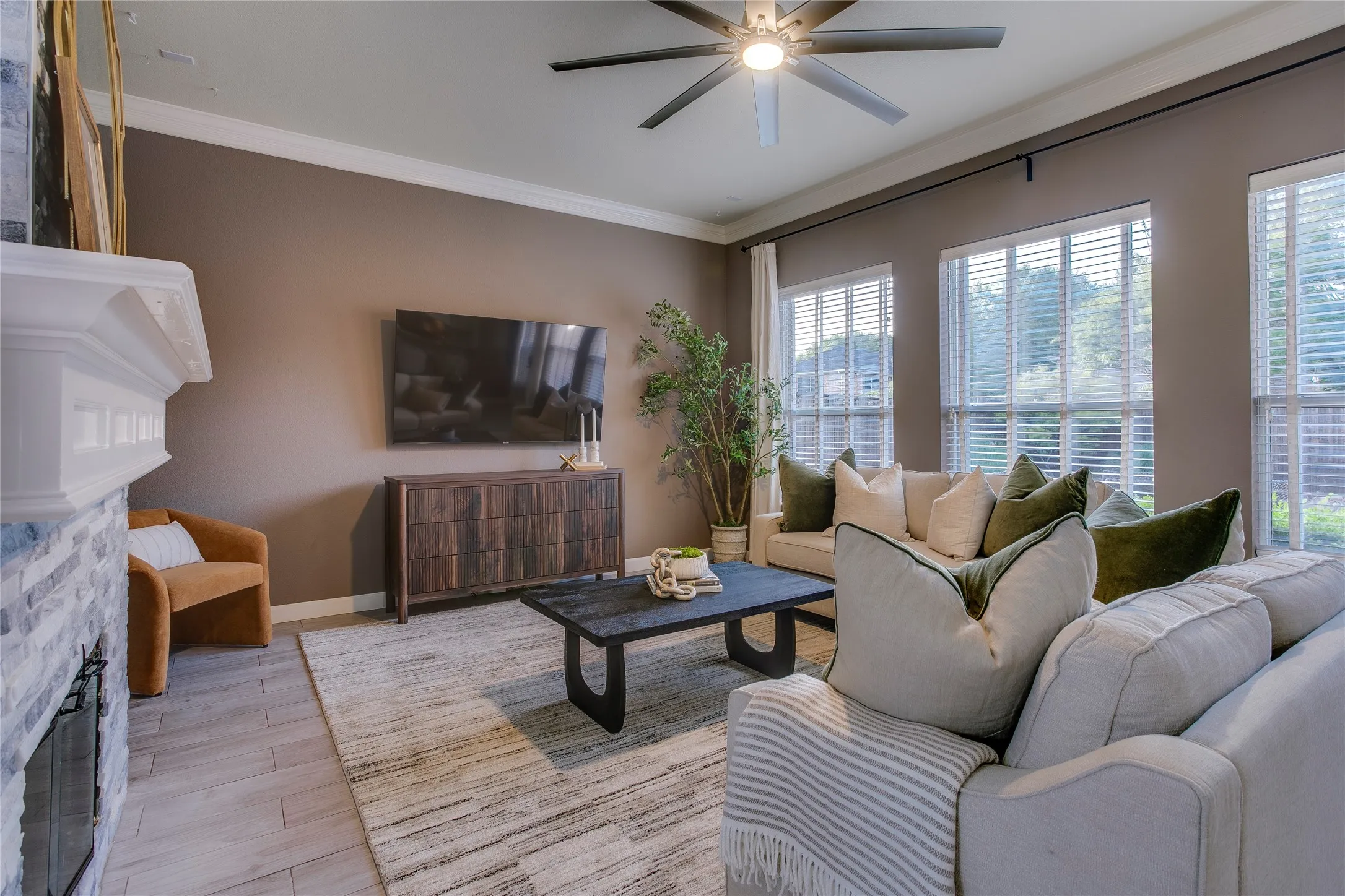 Single Family Residence For Sale in Denton County , 1040 Churchill Drive, Frisco, Texas 75036, 5 Bedroom, 3 Bathroom, 2 Garage spaces, 3,177 Sqft, built in 2001, mls#21313859, Real Estate Agent in Frisco, Homes For Sale in Denton county, Homes For Sale in Frisco, Realtor in Frisco Texas, Real Estate Brokerage Independent Realty Texas, Luminita Cordes Realtor