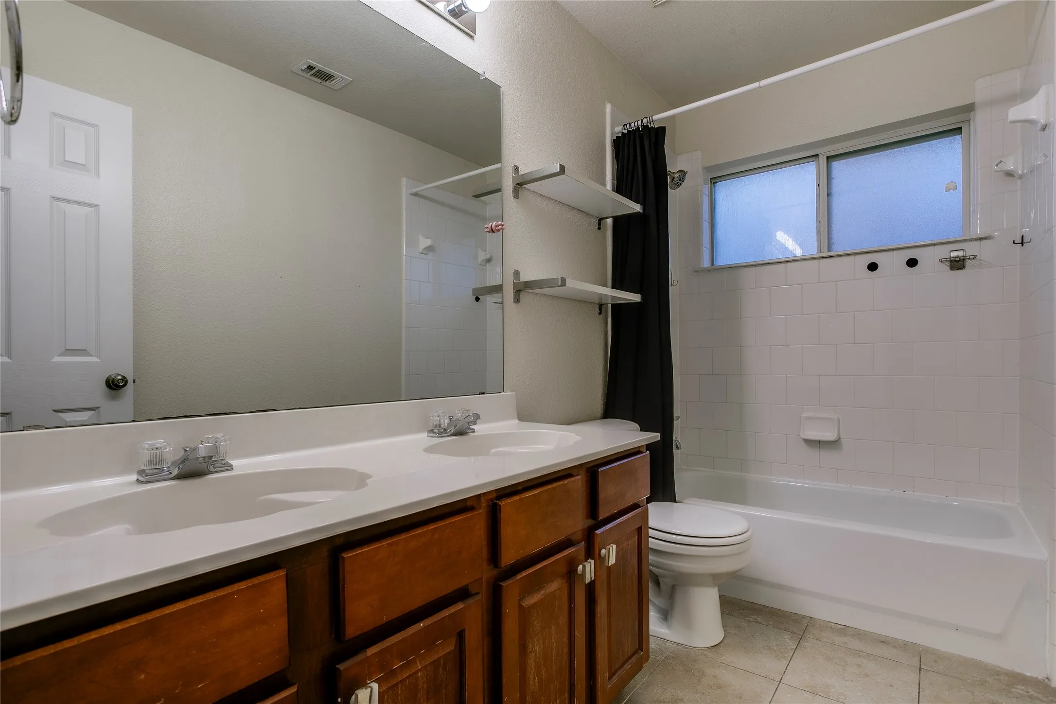 Single Family Residence For Sale in Denton County , 1040 Churchill Drive, Frisco, Texas 75036, 5 Bedroom, 3 Bathroom, 2 Garage spaces, 3,177 Sqft, built in 2001, mls#21313859, Real Estate Agent in Frisco, Homes For Sale in Denton county, Homes For Sale in Frisco, Realtor in Frisco Texas, Real Estate Brokerage Independent Realty Texas, Luminita Cordes Realtor