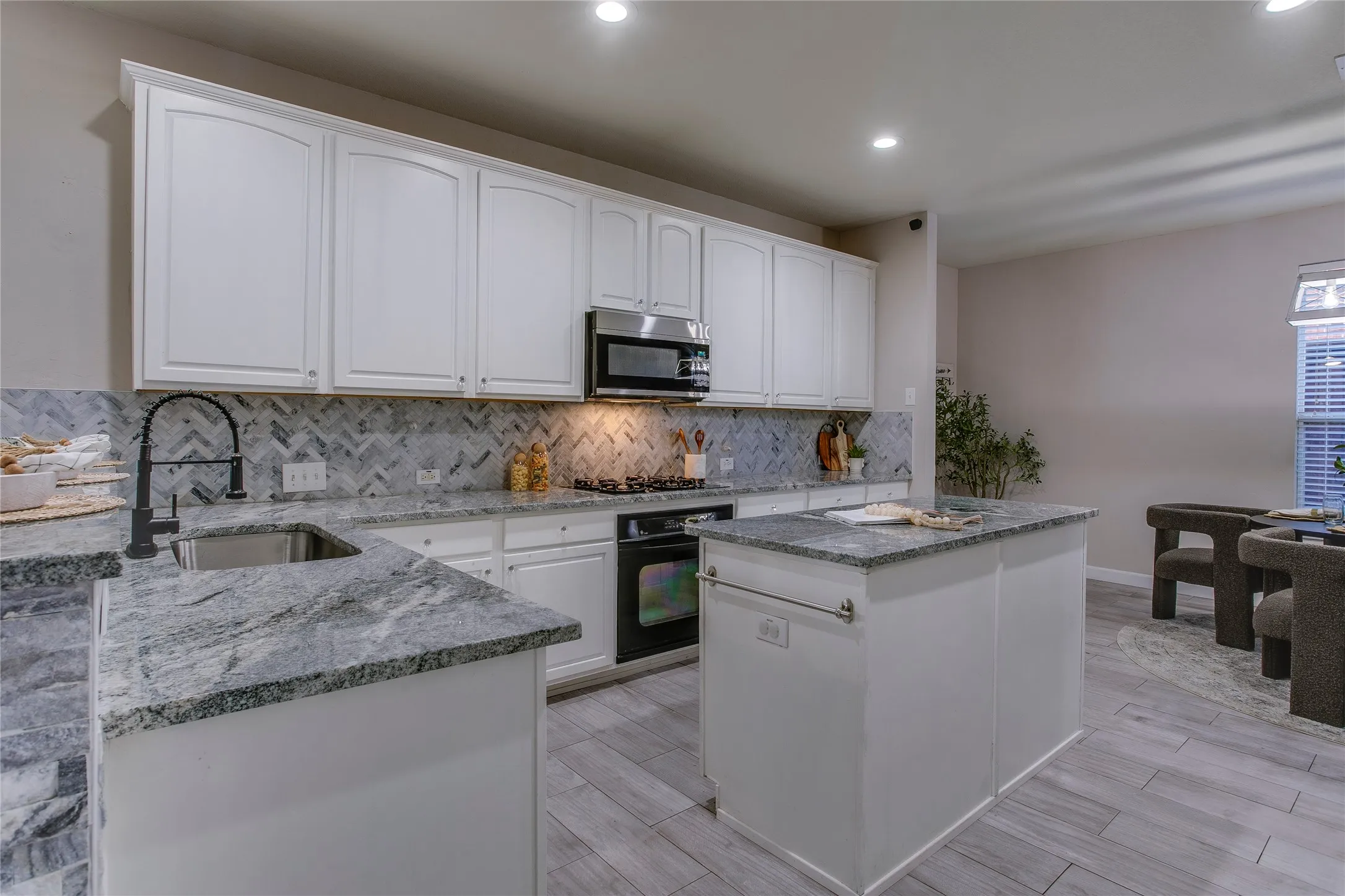 Single Family Residence For Sale in Denton County , 1040 Churchill Drive, Frisco, Texas 75036, 5 Bedroom, 3 Bathroom, 2 Garage spaces, 3,177 Sqft, built in 2001, mls#21313859, Real Estate Agent in Frisco, Homes For Sale in Denton county, Homes For Sale in Frisco, Realtor in Frisco Texas, Real Estate Brokerage Independent Realty Texas, Luminita Cordes Realtor