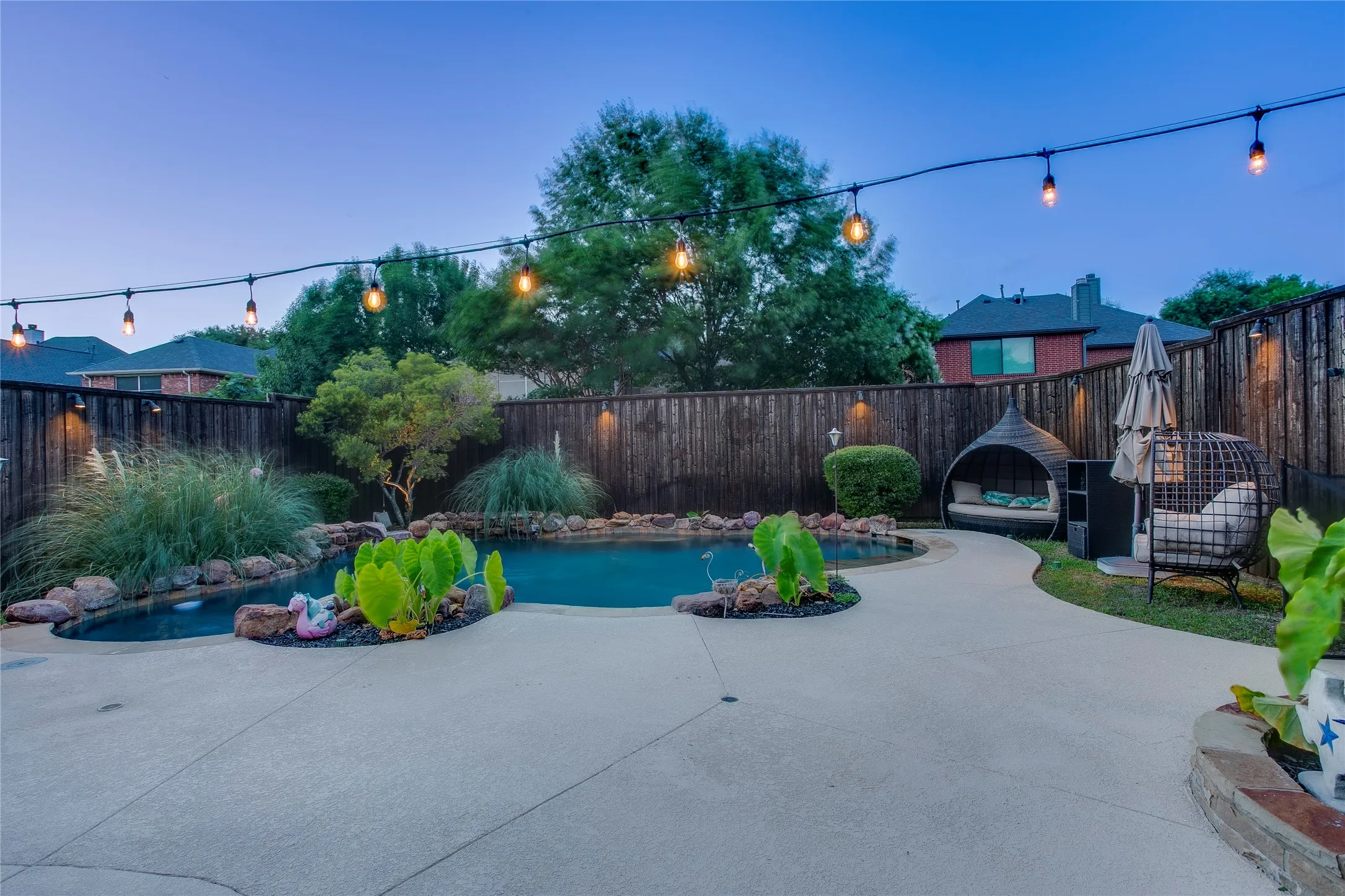 Single Family Residence For Sale in Denton County , 1040 Churchill Drive, Frisco, Texas 75036, 5 Bedroom, 3 Bathroom, 2 Garage spaces, 3,177 Sqft, built in 2001, mls#21313859, Real Estate Agent in Frisco, Homes For Sale in Denton county, Homes For Sale in Frisco, Realtor in Frisco Texas, Real Estate Brokerage Independent Realty Texas, Luminita Cordes Realtor