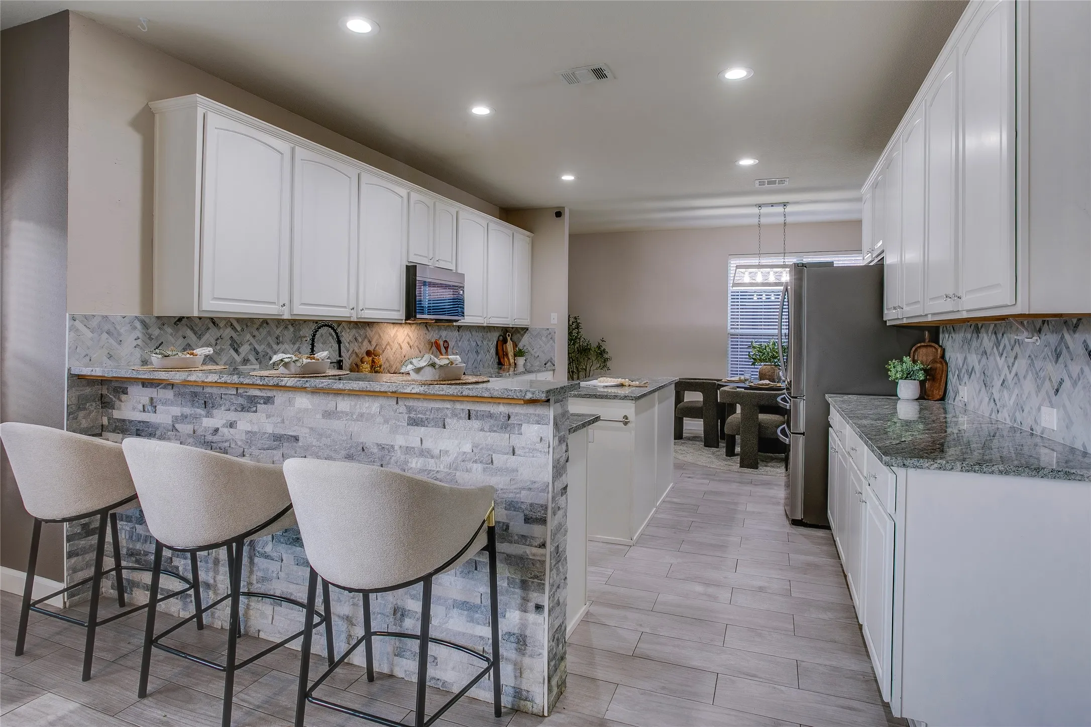 Single Family Residence For Sale in Denton County , 1040 Churchill Drive, Frisco, Texas 75036, 5 Bedroom, 3 Bathroom, 2 Garage spaces, 3,177 Sqft, built in 2001, mls#21313859, Real Estate Agent in Frisco, Homes For Sale in Denton county, Homes For Sale in Frisco, Realtor in Frisco Texas, Real Estate Brokerage Independent Realty Texas, Luminita Cordes Realtor