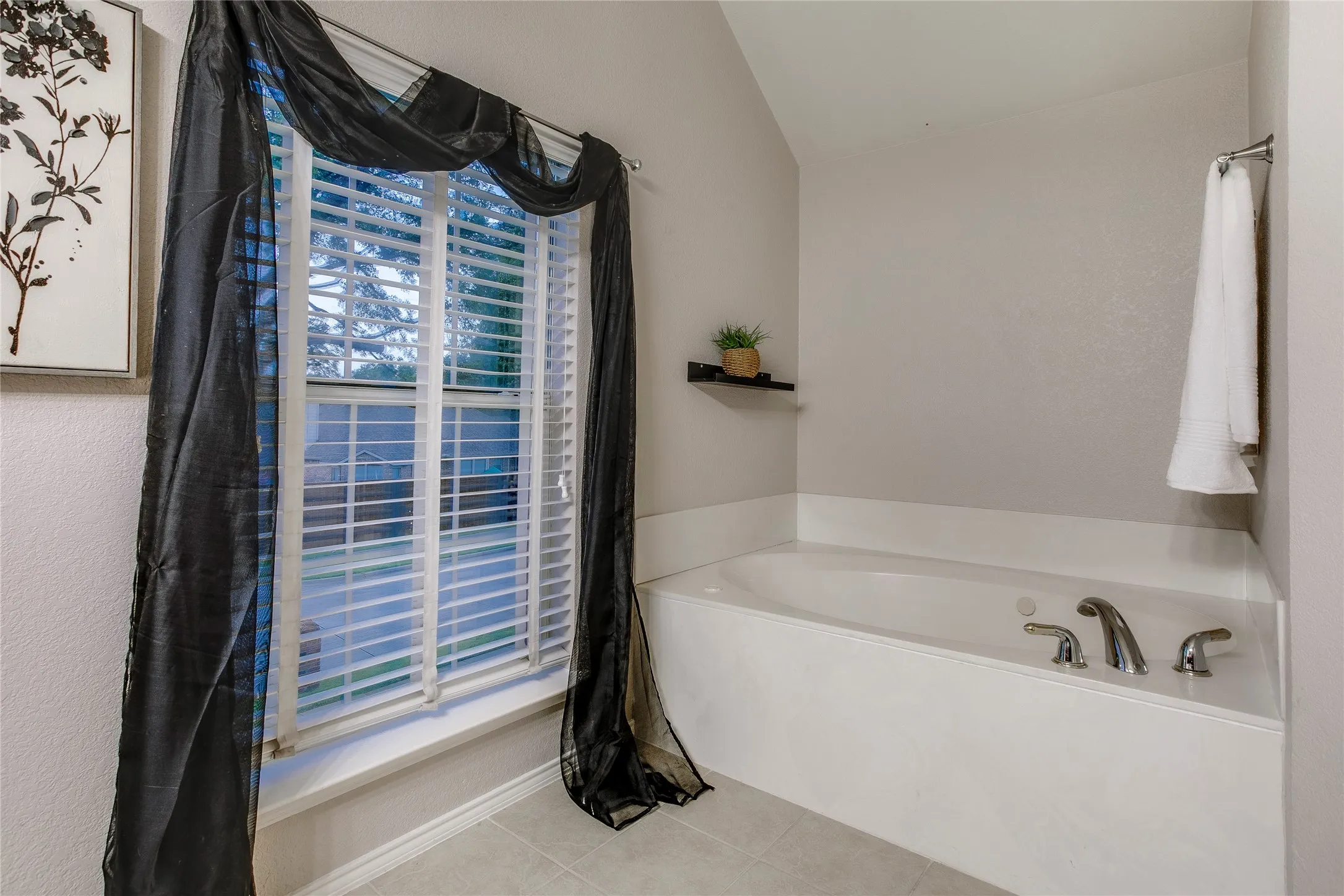 Single Family Residence For Sale in Denton County , 1040 Churchill Drive, Frisco, Texas 75036, 5 Bedroom, 3 Bathroom, 2 Garage spaces, 3,177 Sqft, built in 2001, mls#21313859, Real Estate Agent in Frisco, Homes For Sale in Denton county, Homes For Sale in Frisco, Realtor in Frisco Texas, Real Estate Brokerage Independent Realty Texas, Luminita Cordes Realtor