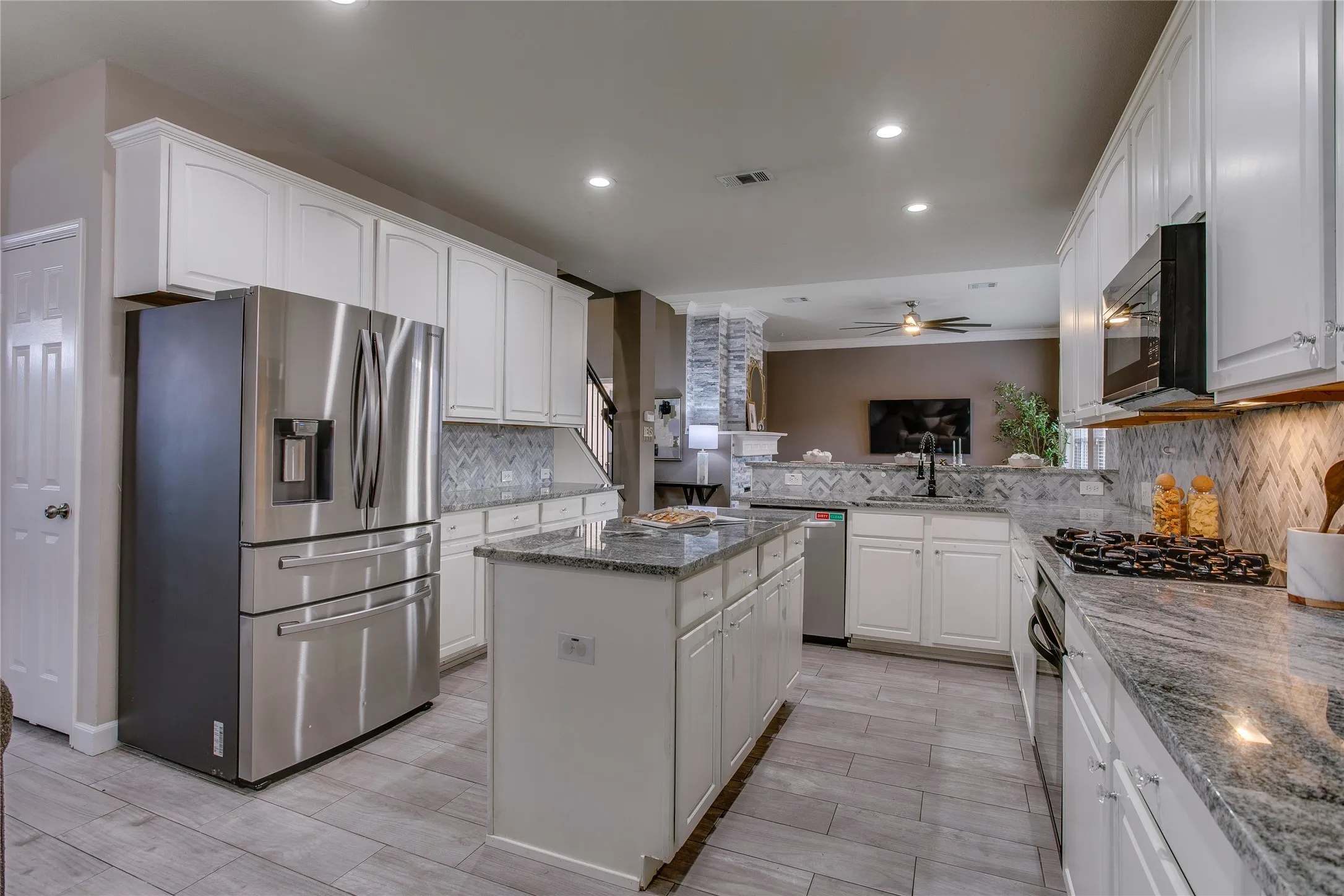 Single Family Residence For Sale in Denton County , 1040 Churchill Drive, Frisco, Texas 75036, 5 Bedroom, 3 Bathroom, 2 Garage spaces, 3,177 Sqft, built in 2001, mls#21313859, Real Estate Agent in Frisco, Homes For Sale in Denton county, Homes For Sale in Frisco, Realtor in Frisco Texas, Real Estate Brokerage Independent Realty Texas, Luminita Cordes Realtor