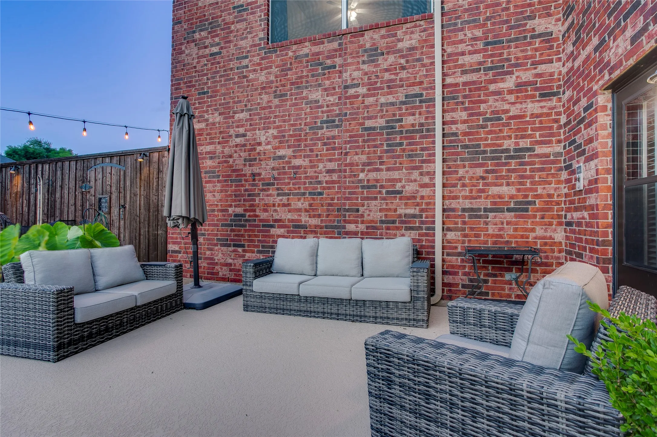 Single Family Residence For Sale in Denton County , 1040 Churchill Drive, Frisco, Texas 75036, 5 Bedroom, 3 Bathroom, 2 Garage spaces, 3,177 Sqft, built in 2001, mls#21313859, Real Estate Agent in Frisco, Homes For Sale in Denton county, Homes For Sale in Frisco, Realtor in Frisco Texas, Real Estate Brokerage Independent Realty Texas, Luminita Cordes Realtor