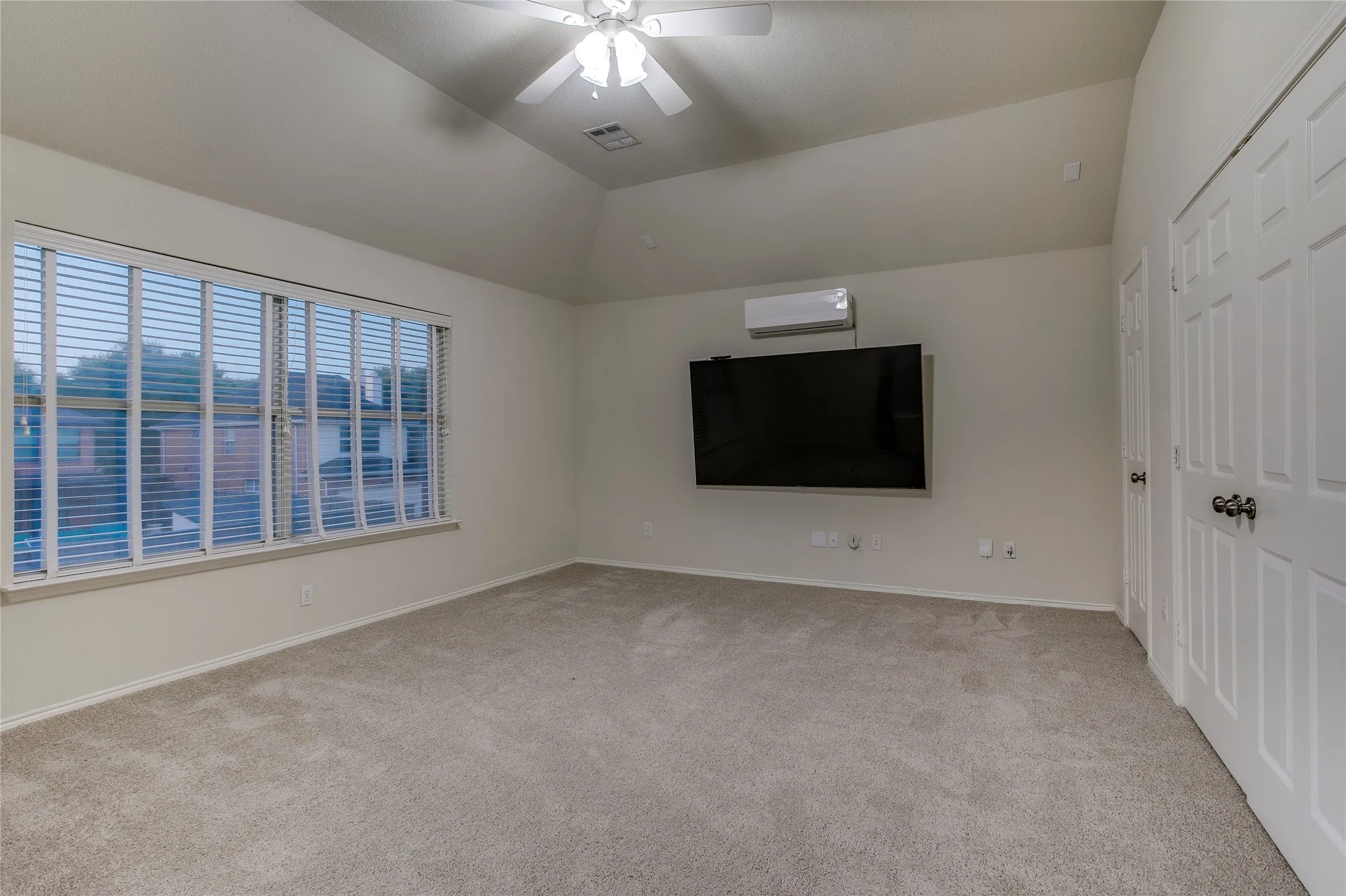 Single Family Residence For Sale in Denton County , 1040 Churchill Drive, Frisco, Texas 75036, 5 Bedroom, 3 Bathroom, 2 Garage spaces, 3,177 Sqft, built in 2001, mls#21313859, Real Estate Agent in Frisco, Homes For Sale in Denton county, Homes For Sale in Frisco, Realtor in Frisco Texas, Real Estate Brokerage Independent Realty Texas, Luminita Cordes Realtor