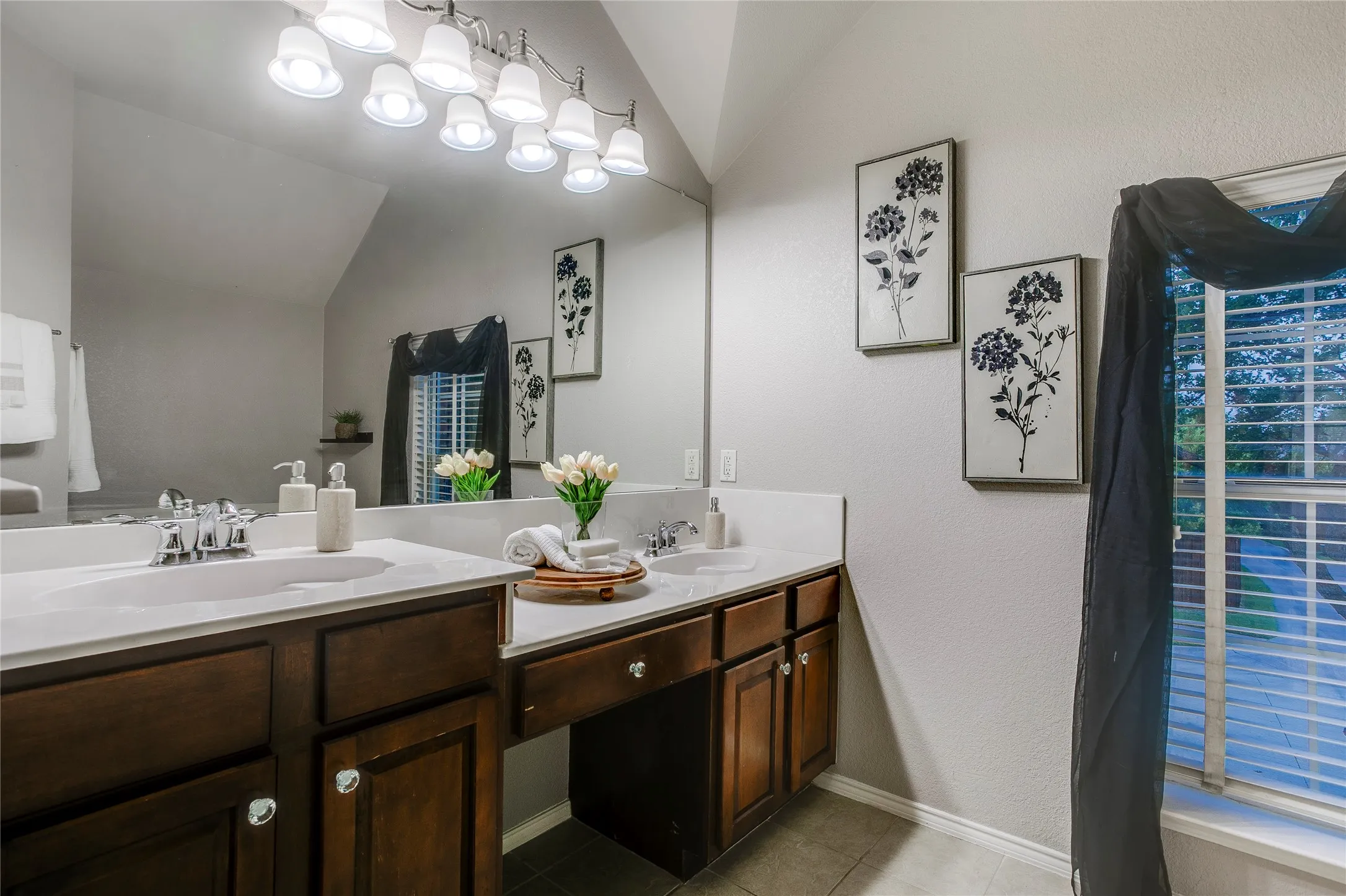 Single Family Residence For Sale in Denton County , 1040 Churchill Drive, Frisco, Texas 75036, 5 Bedroom, 3 Bathroom, 2 Garage spaces, 3,177 Sqft, built in 2001, mls#21313859, Real Estate Agent in Frisco, Homes For Sale in Denton county, Homes For Sale in Frisco, Realtor in Frisco Texas, Real Estate Brokerage Independent Realty Texas, Luminita Cordes Realtor