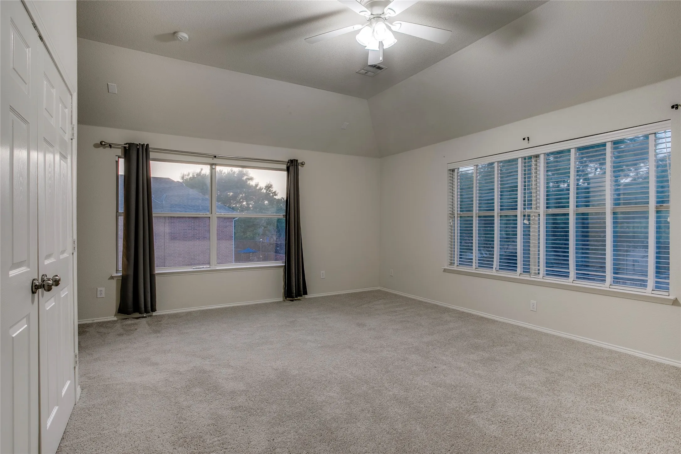Single Family Residence For Sale in Denton County , 1040 Churchill Drive, Frisco, Texas 75036, 5 Bedroom, 3 Bathroom, 2 Garage spaces, 3,177 Sqft, built in 2001, mls#21313859, Real Estate Agent in Frisco, Homes For Sale in Denton county, Homes For Sale in Frisco, Realtor in Frisco Texas, Real Estate Brokerage Independent Realty Texas, Luminita Cordes Realtor