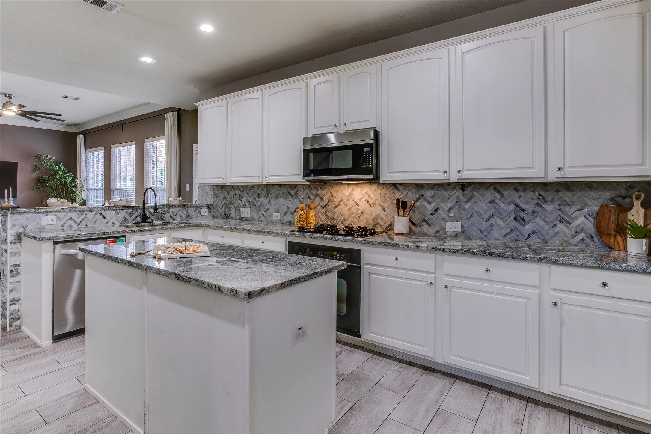 Single Family Residence For Sale in Denton County , 1040 Churchill Drive, Frisco, Texas 75036, 5 Bedroom, 3 Bathroom, 2 Garage spaces, 3,177 Sqft, built in 2001, mls#21313859, Real Estate Agent in Frisco, Homes For Sale in Denton county, Homes For Sale in Frisco, Realtor in Frisco Texas, Real Estate Brokerage Independent Realty Texas, Luminita Cordes Realtor