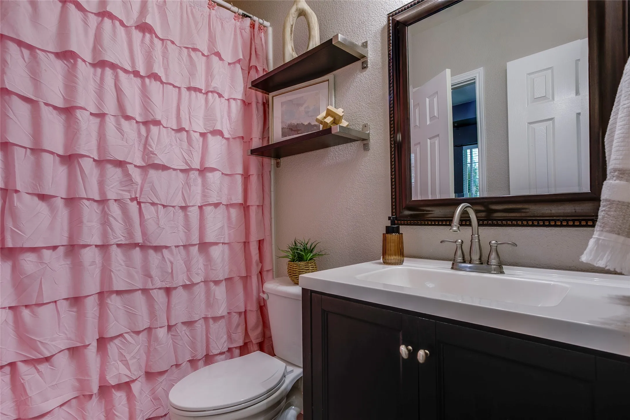 Single Family Residence For Sale in Denton County , 1040 Churchill Drive, Frisco, Texas 75036, 5 Bedroom, 3 Bathroom, 2 Garage spaces, 3,177 Sqft, built in 2001, mls#21313859, Real Estate Agent in Frisco, Homes For Sale in Denton county, Homes For Sale in Frisco, Realtor in Frisco Texas, Real Estate Brokerage Independent Realty Texas, Luminita Cordes Realtor
