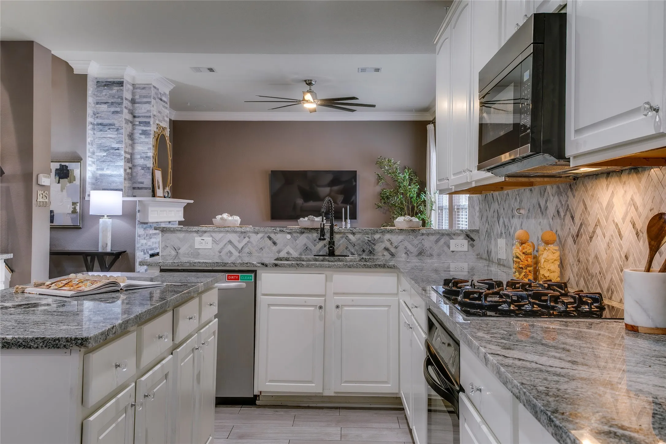 Single Family Residence For Sale in Denton County , 1040 Churchill Drive, Frisco, Texas 75036, 5 Bedroom, 3 Bathroom, 2 Garage spaces, 3,177 Sqft, built in 2001, mls#21313859, Real Estate Agent in Frisco, Homes For Sale in Denton county, Homes For Sale in Frisco, Realtor in Frisco Texas, Real Estate Brokerage Independent Realty Texas, Luminita Cordes Realtor