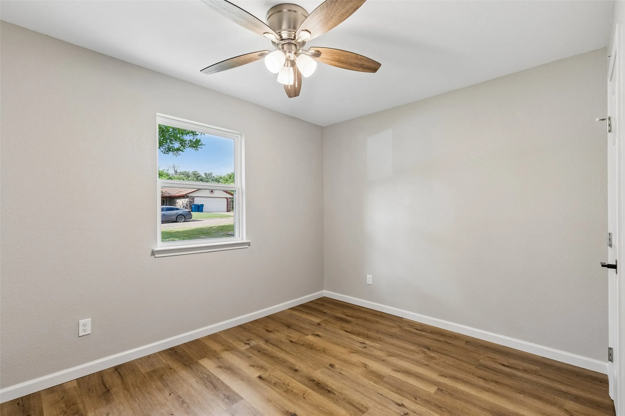 Single Family Residence For Sale in Johnson County , 902 Melanie Lane, Keene, Texas 76059, 3 Bedroom, 2 Bathroom, Garage spaces, 1,276 Sqft, built in 1985, mls#21315637, Real Estate Agent in Keene, Homes For Sale in Johnson county, Homes For Sale in Keene, Realtor in Keene Texas, Real Estate Brokerage Independent Realty Texas, Luminita Cordes Realtor
