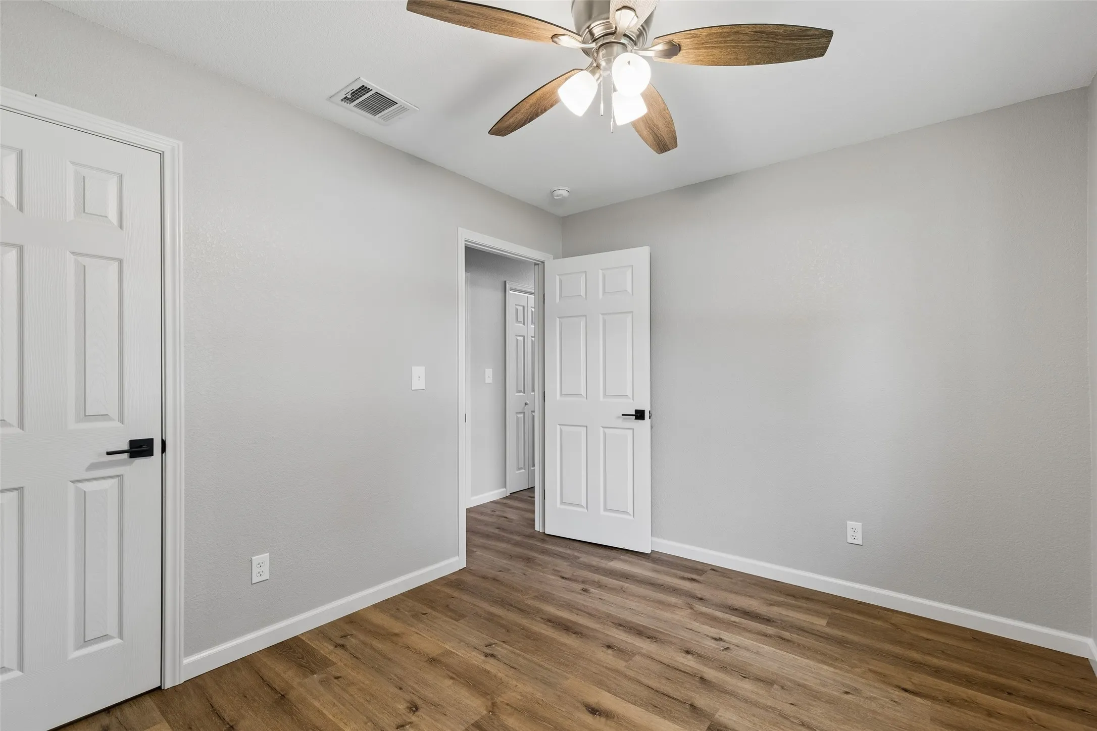 Single Family Residence For Sale in Johnson County , 902 Melanie Lane, Keene, Texas 76059, 3 Bedroom, 2 Bathroom, Garage spaces, 1,276 Sqft, built in 1985, mls#21315637, Real Estate Agent in Keene, Homes For Sale in Johnson county, Homes For Sale in Keene, Realtor in Keene Texas, Real Estate Brokerage Independent Realty Texas, Luminita Cordes Realtor